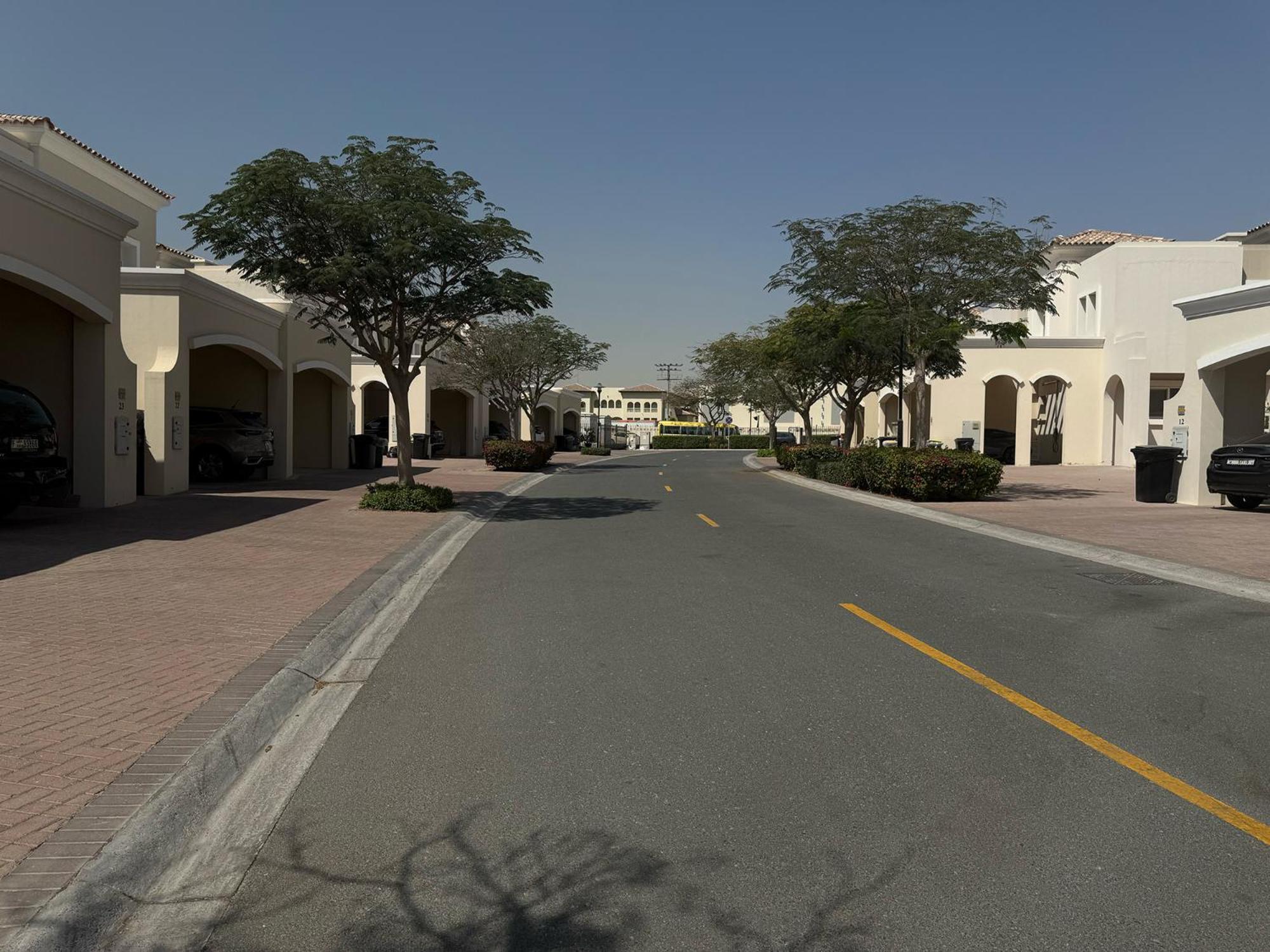 Villa Luxury Escapes - Luxury Short-term 2bhk Maids *