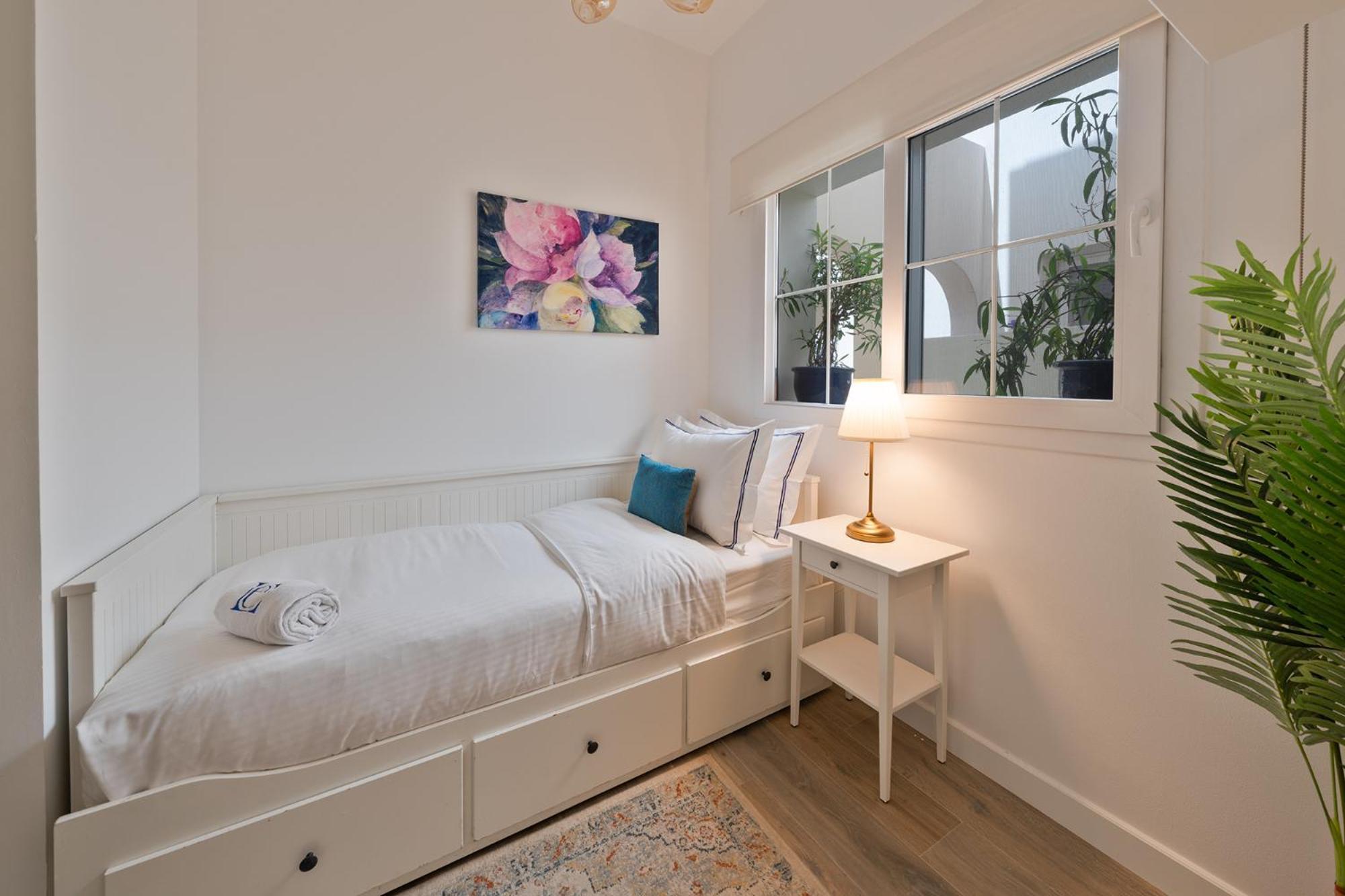 Luxury Escapes - Luxury Short-term 2bhk Maids Villa