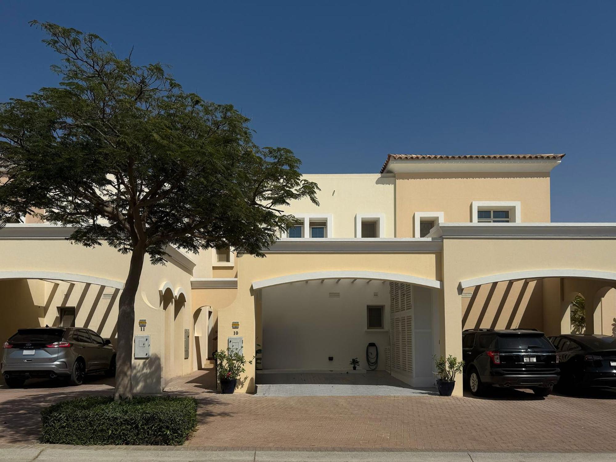 Villa Luxury Escapes - Luxury Short-term 2bhk Maids Dubaï