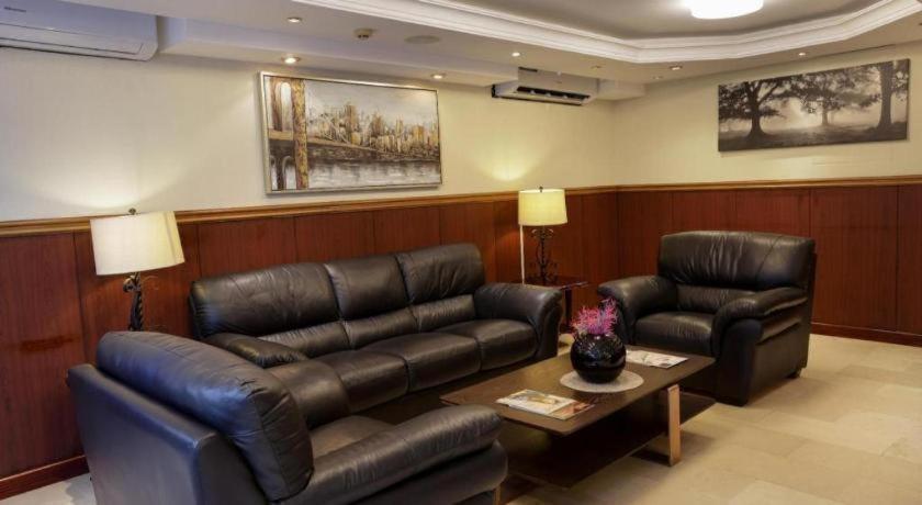 Hotel Click Grand - Bur