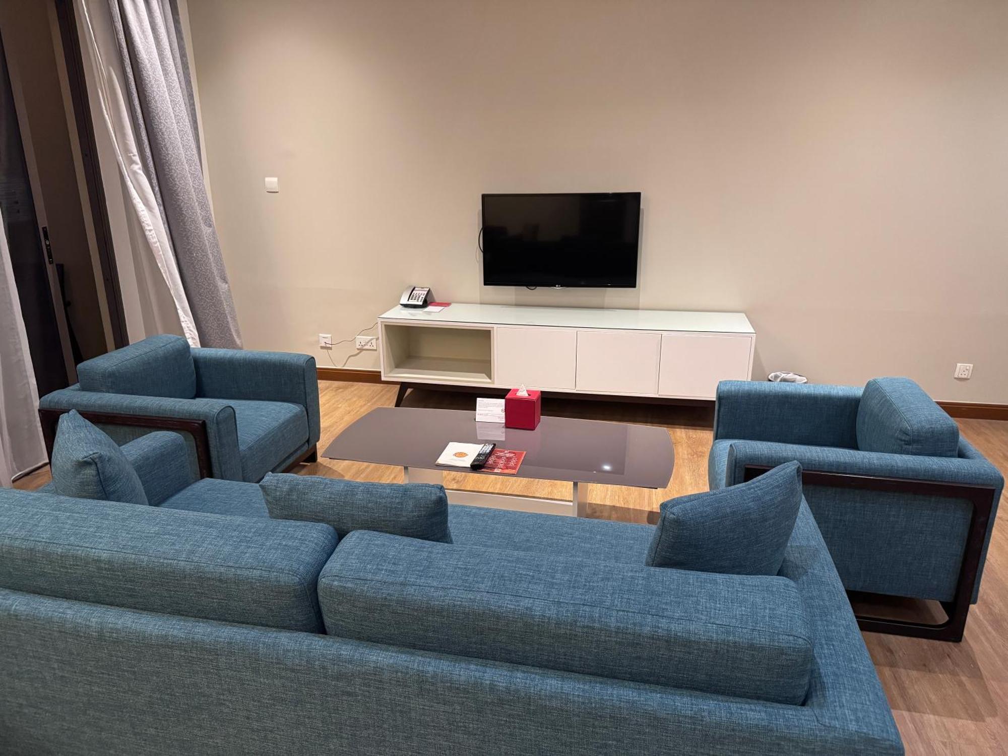 Hotel One Bedroom Partially Sea View In Jbr The Walk 4*