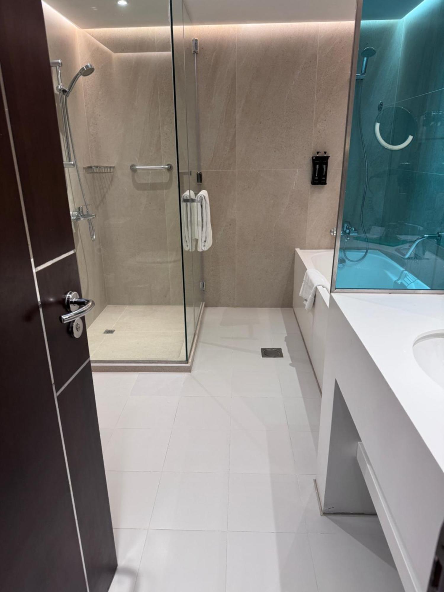 One Bedroom Partially Sea View In Jbr The Walk Hotel Dubaï