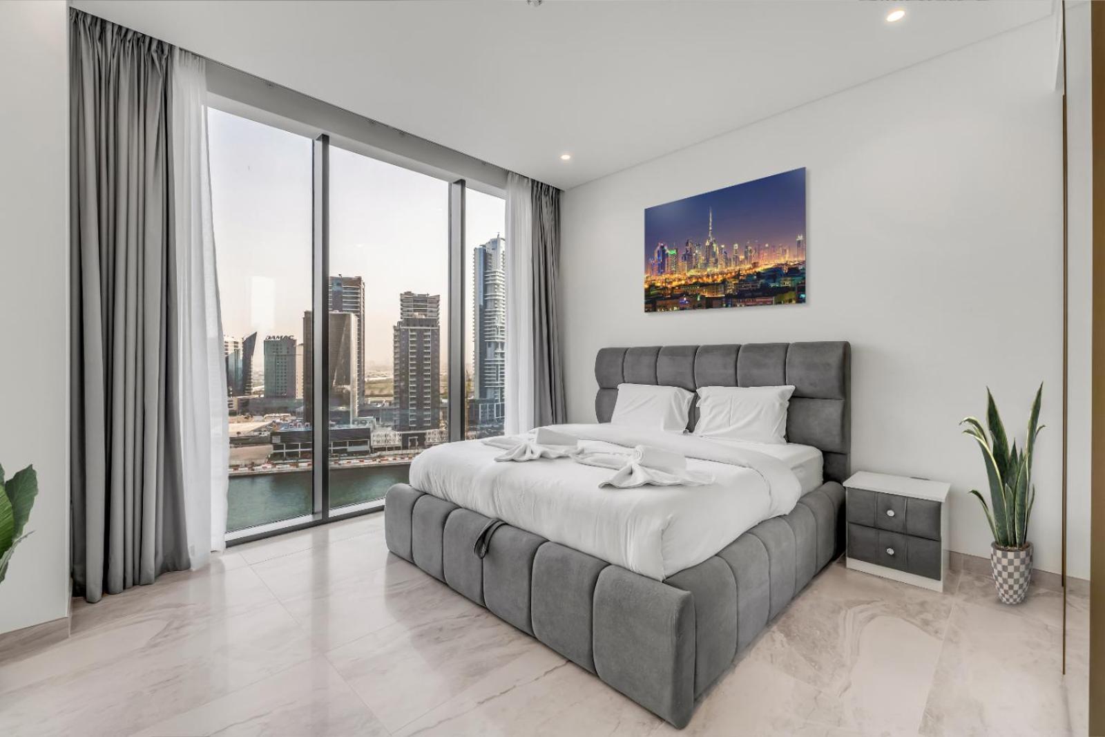 Spectacular Burj Khalifa & Canal View New 2br Appartement