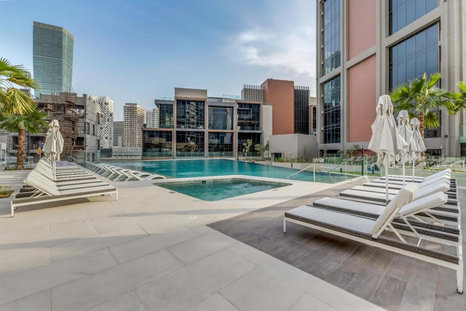 Spectacular Burj Khalifa & Canal View New 2br