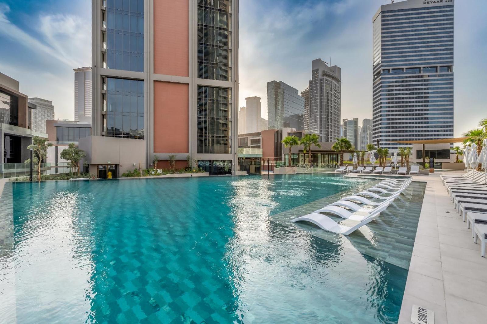 Spectacular Burj Khalifa & Canal View New 2br *