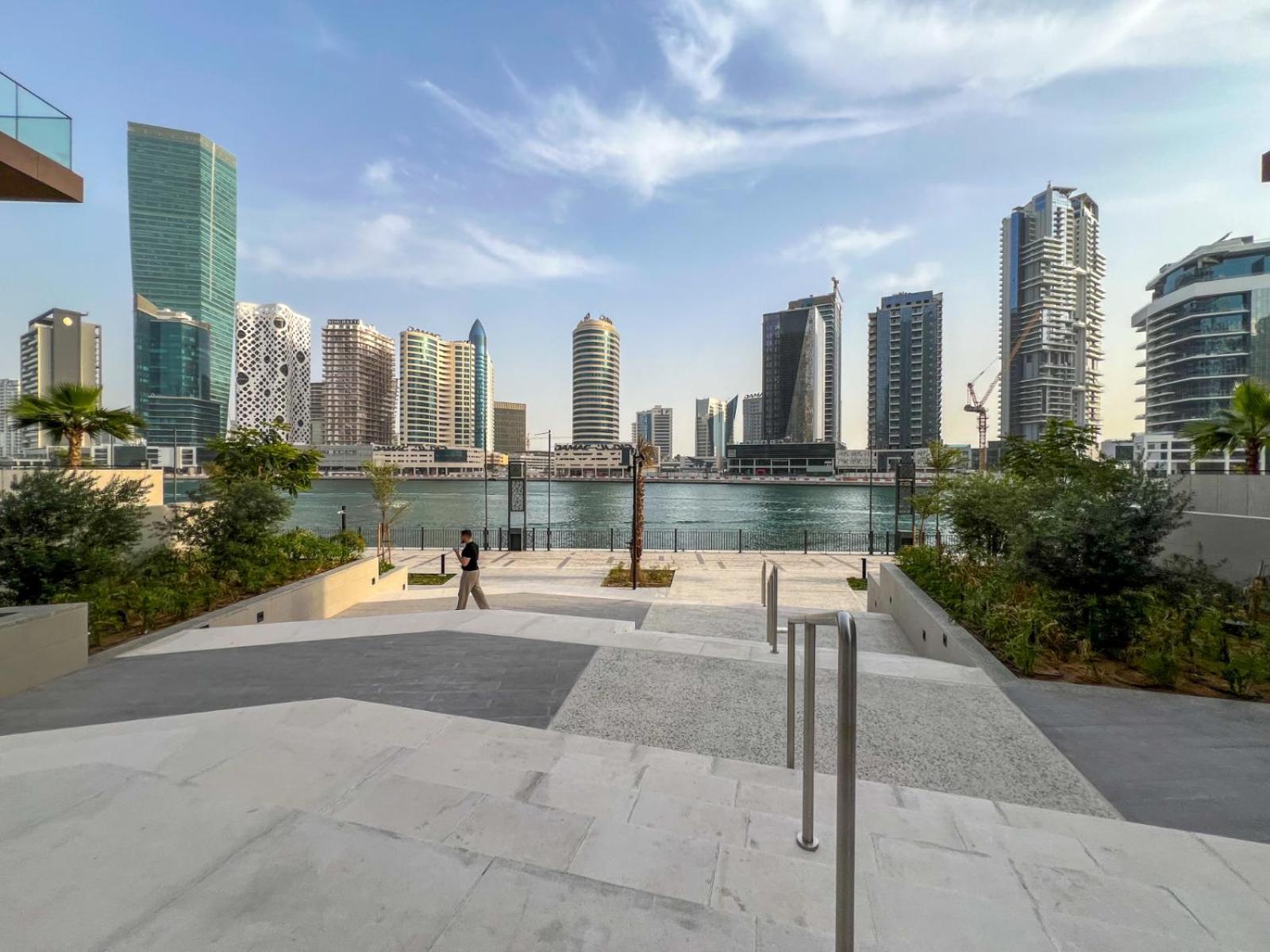 Spectacular Burj Khalifa & Canal View New 2br Appartement