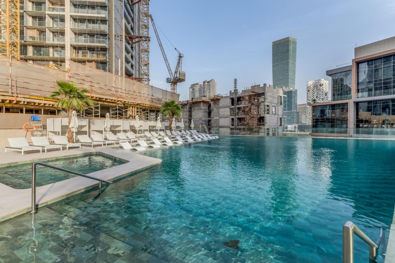 Spectacular Burj Khalifa & Canal View New 2br Appartement