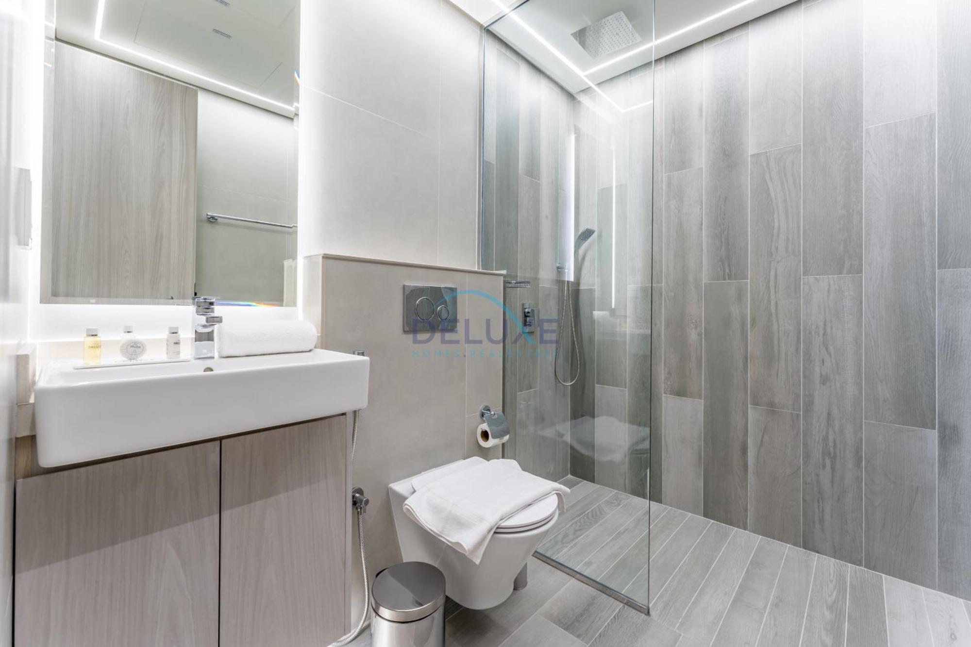 Views 1br With Balcony Near Mall, Concept 7 Residences, Jumeirah Village Circle By Deluxe Homes Dubaï