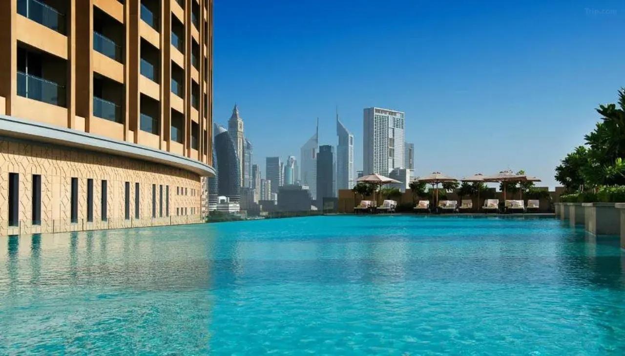 New Arabian -address Emaar Fashion Avenue * Dubai