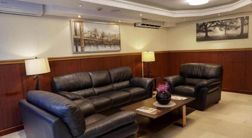 Hotel Click Grand - Bur