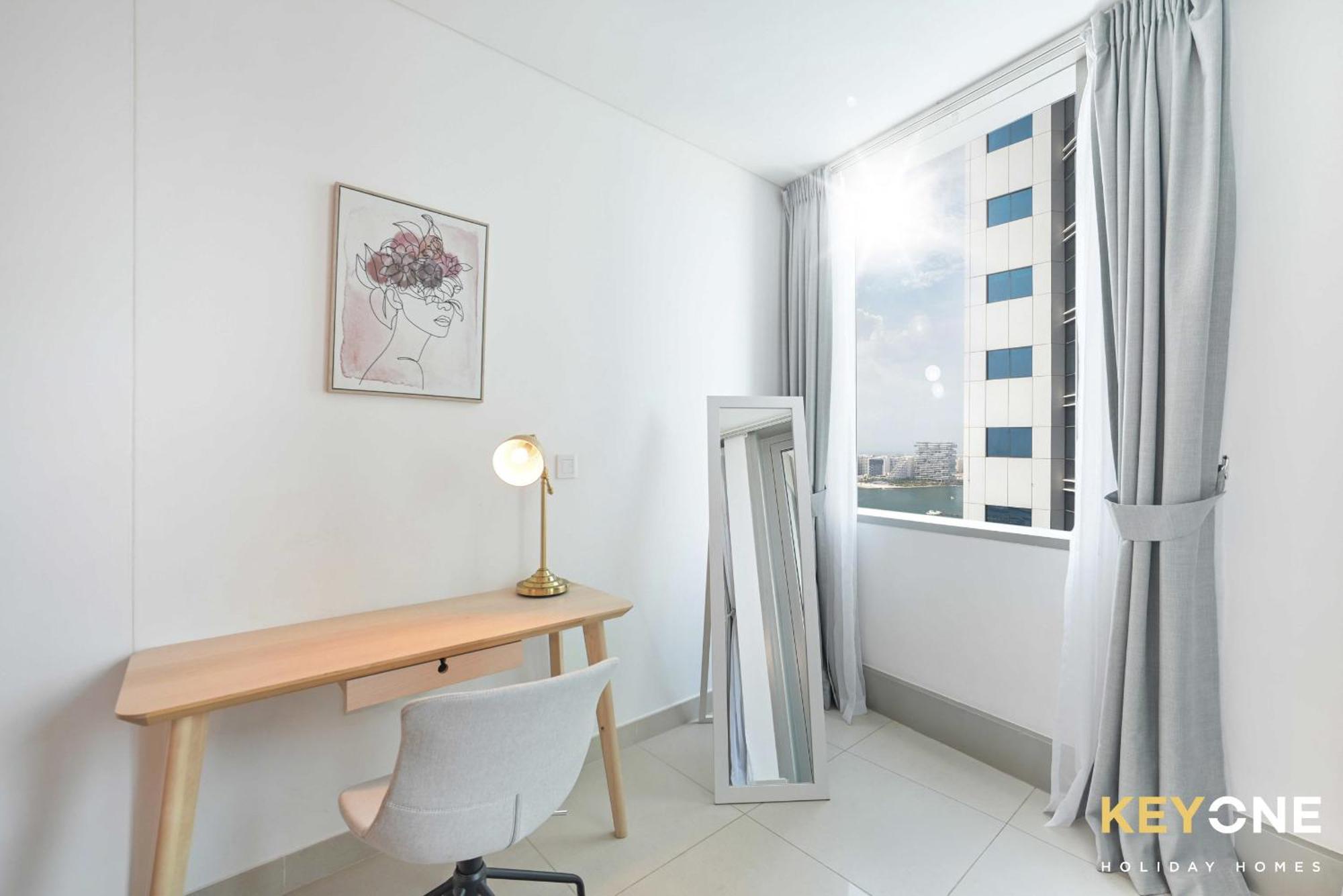 Fascinating Ocean Views In A One Bedroom Appartement Dubaï