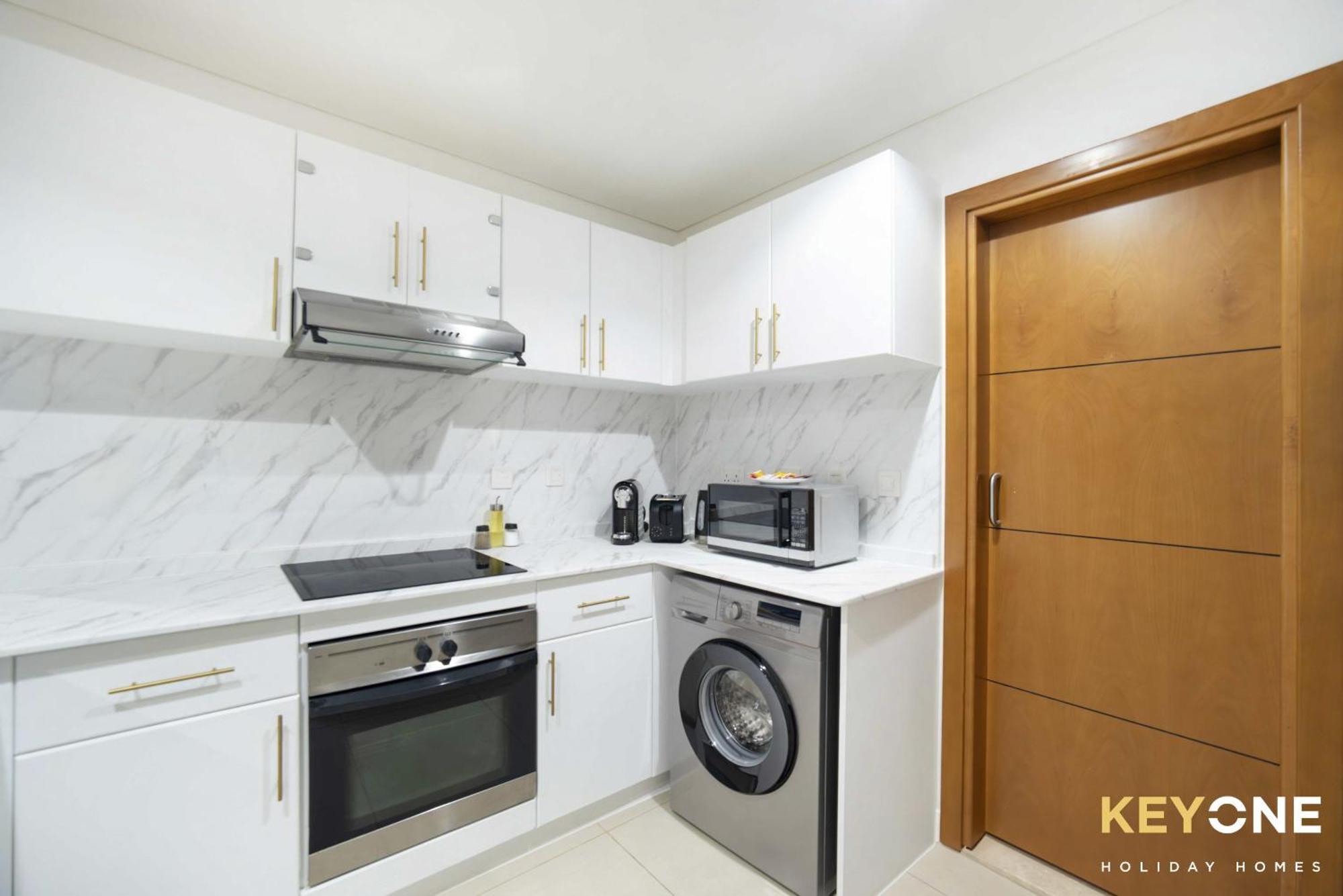 Fascinating Ocean Views In A One Bedroom Appartement *