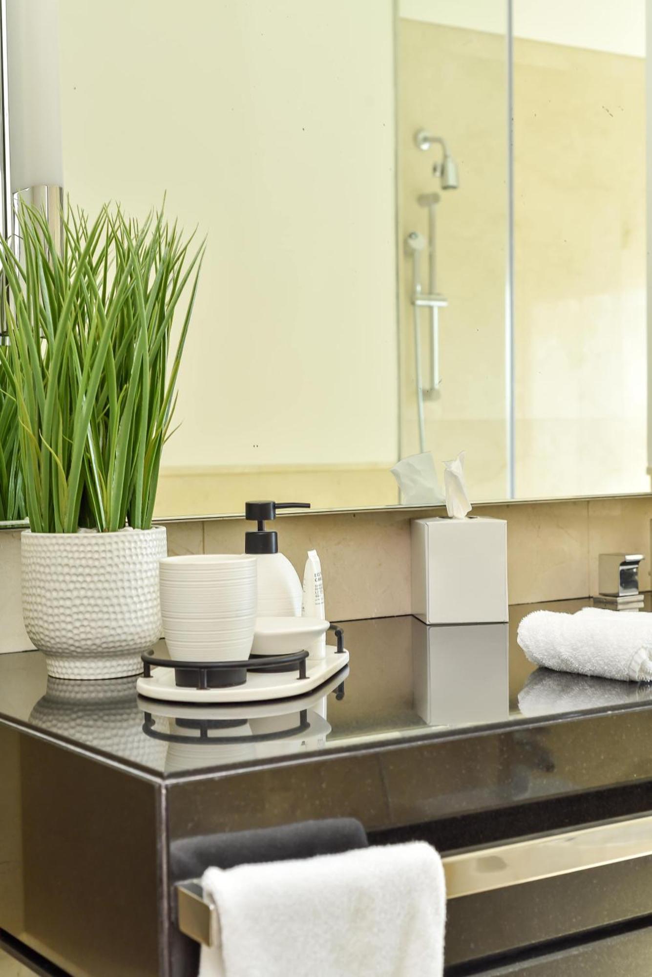 Luxury Living At The Address Marina! Apartment