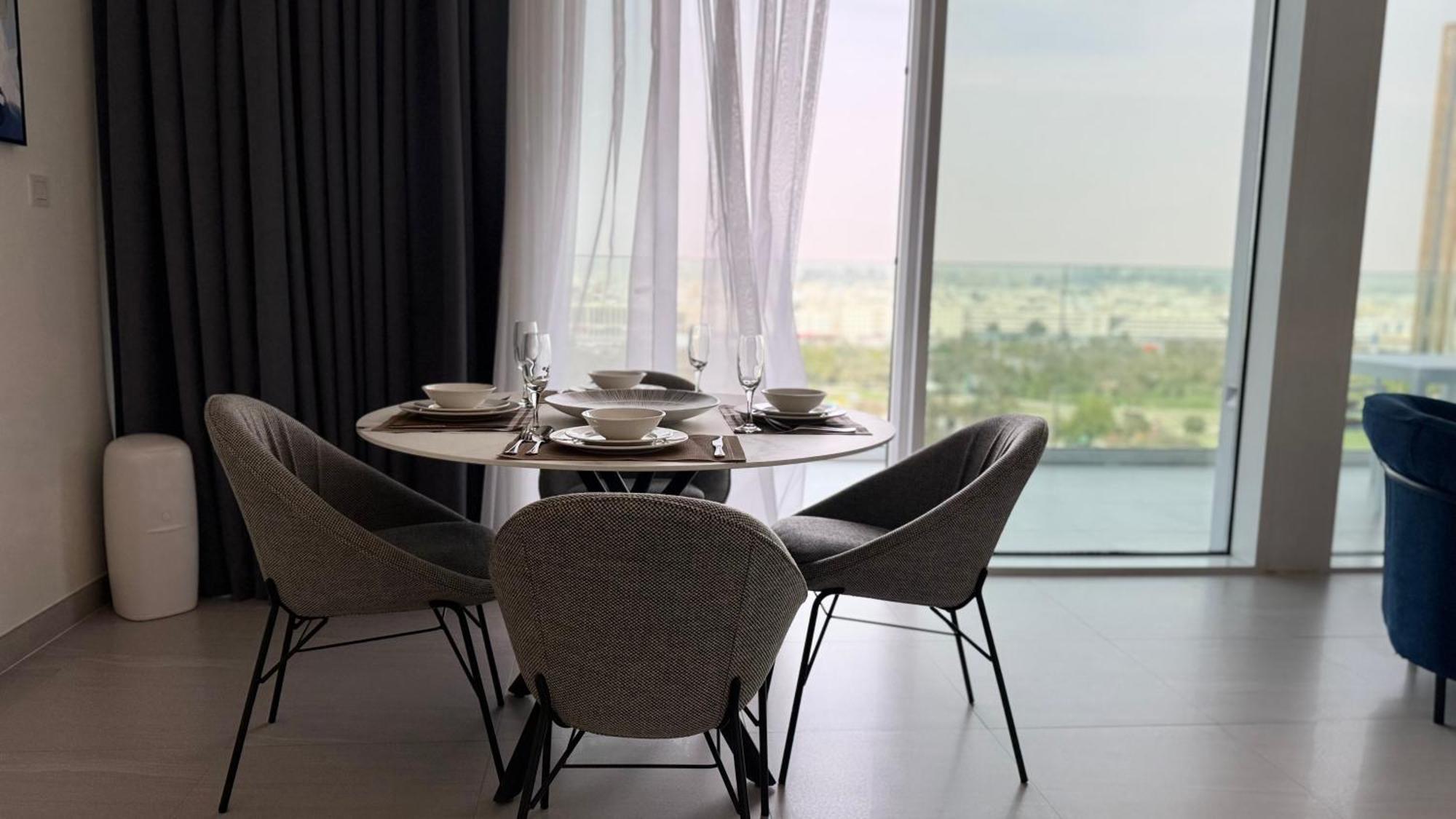 Ashri Luxe Spacious Near Metro, Frame *