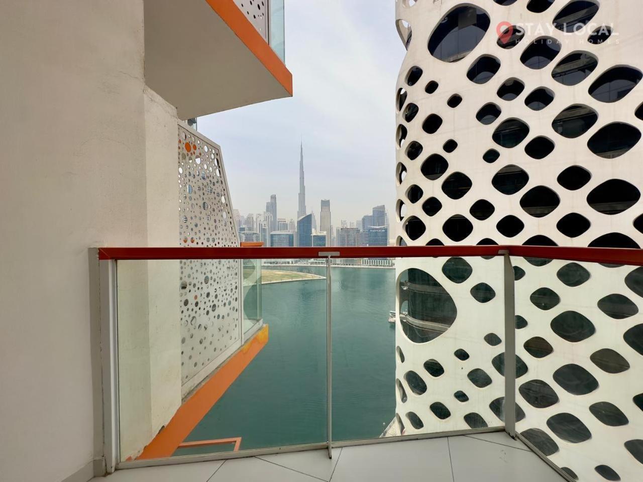 Iconic Canal & Burj View Central, Scenic Serene Lejlighed Dubai