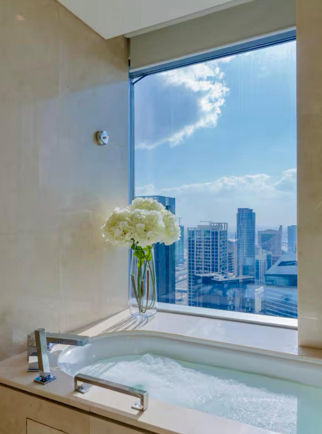 Address Marina Mall - Full Marina Views, Balcony, Kitchen & Parking Apartamento *
