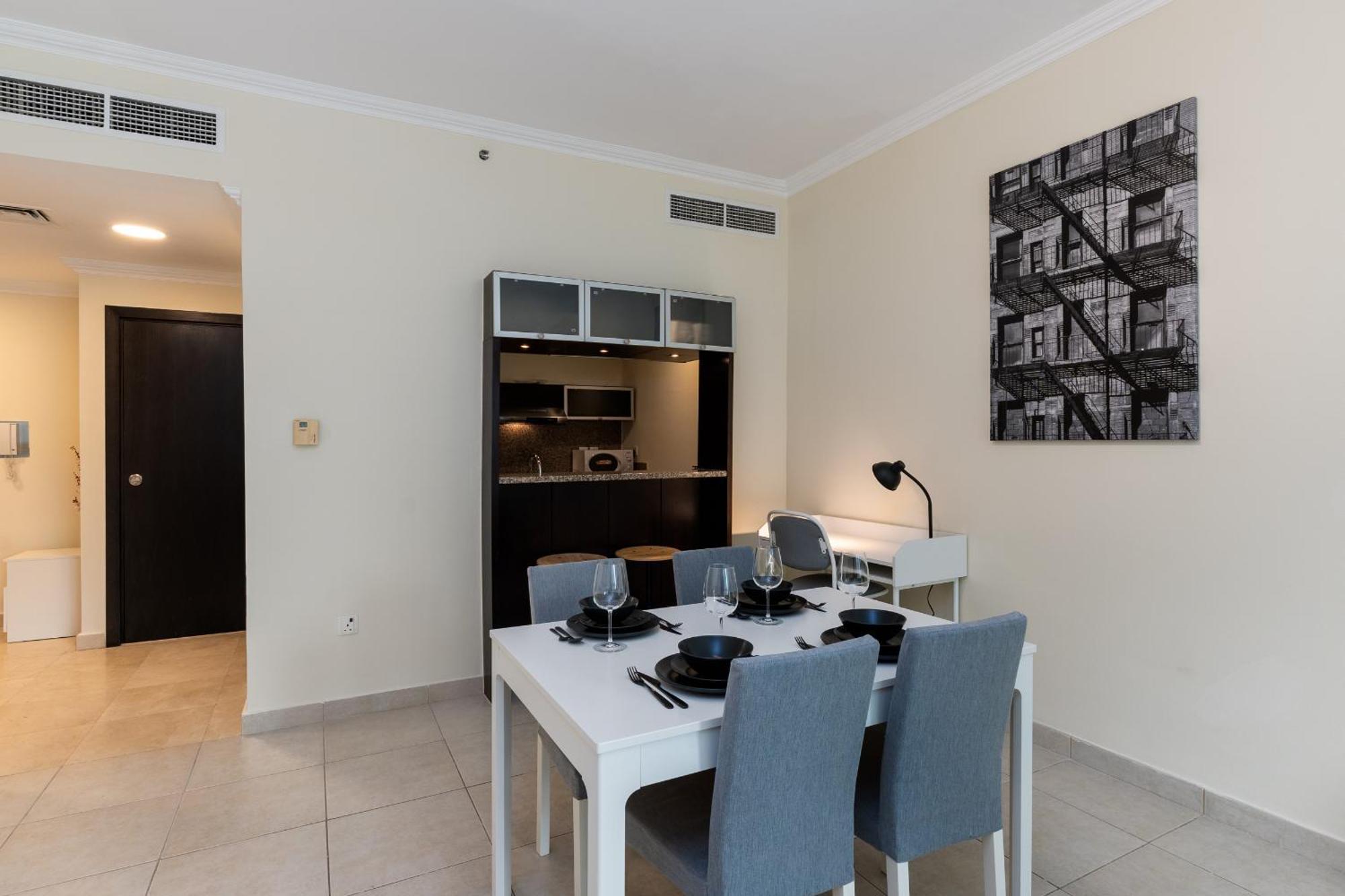 Marina Quays West, Marina - Mint *