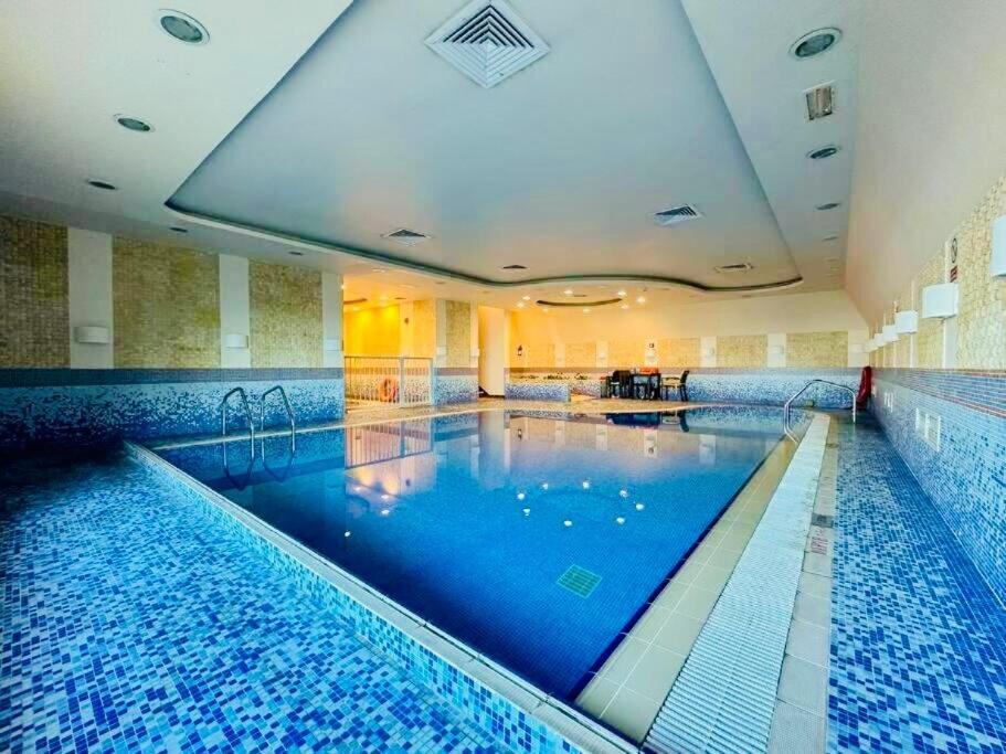 Sea View 1 Bedroom Flat, Luxury Amenities, Near & Tram With Free Parking In Marina Dubaï