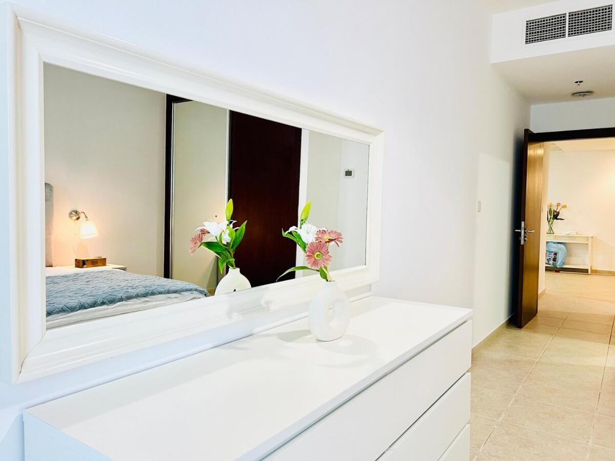 Sea View 1 Bedroom Flat, Luxury Amenities, Near & Tram With Free Parking In Marina *