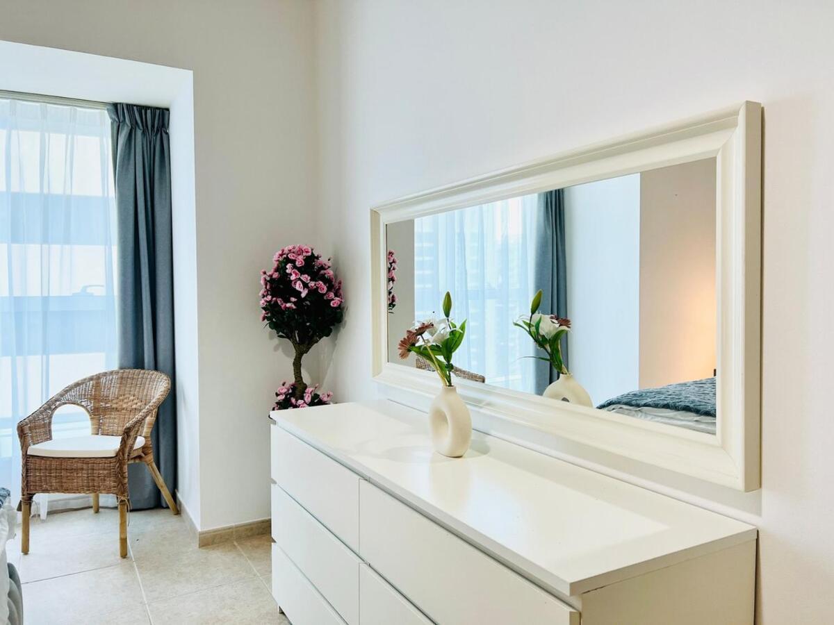 Sea View 1 Bedroom Flat, Luxury Amenities, Near & Tram With Free Parking In Marina