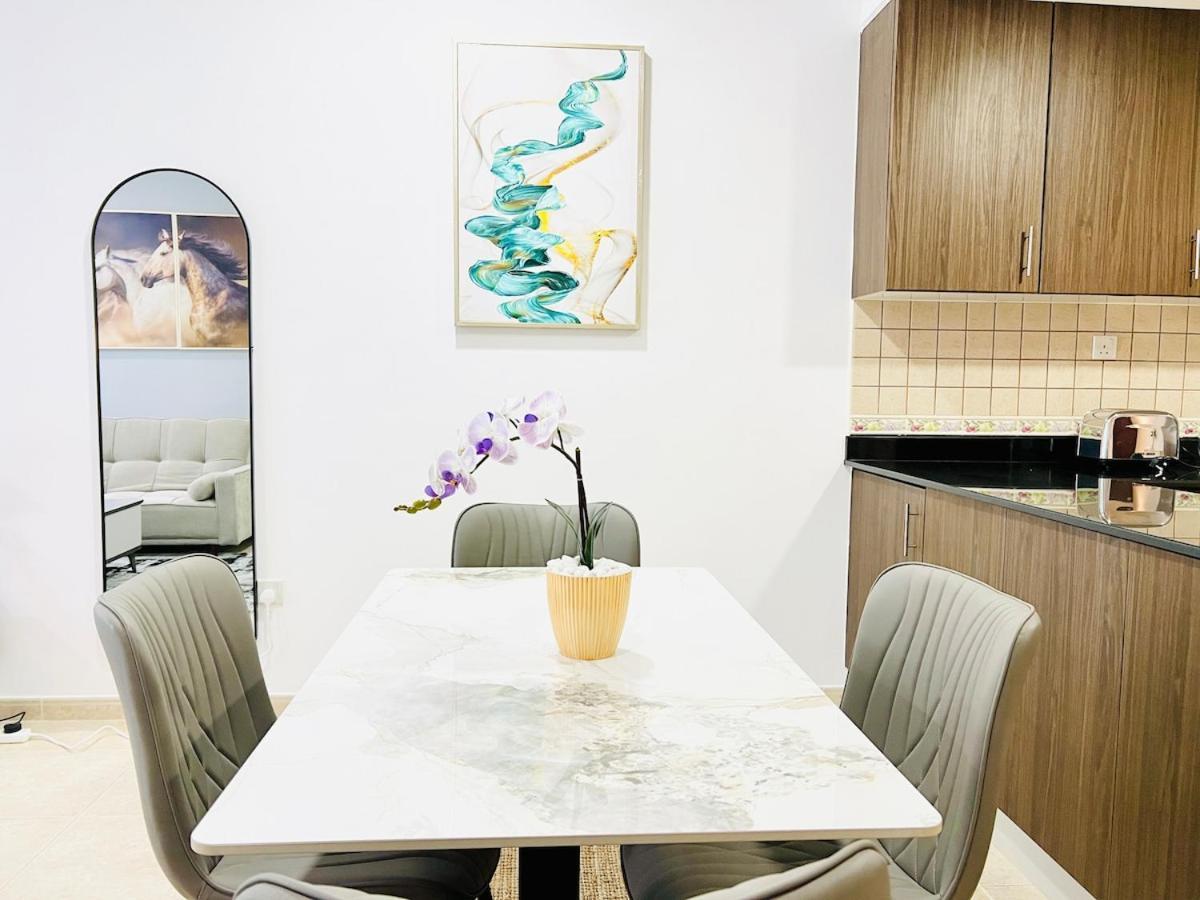 Sea View 1 Bedroom Flat, Luxury Amenities, Near & Tram With Free Parking In Marina * Dubaï