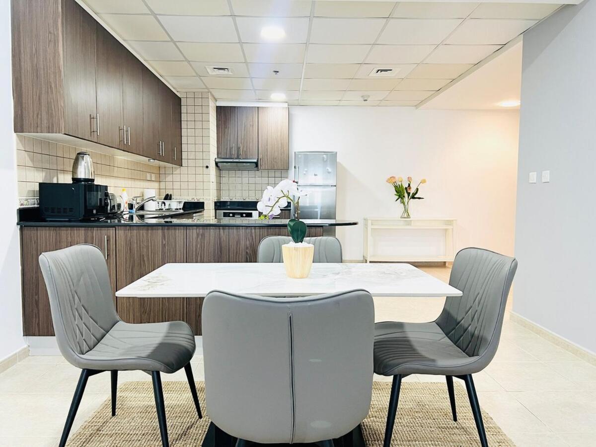 Sea View 1 Bedroom Flat, Luxury Amenities, Near & Tram With Free Parking In Marina Appartement