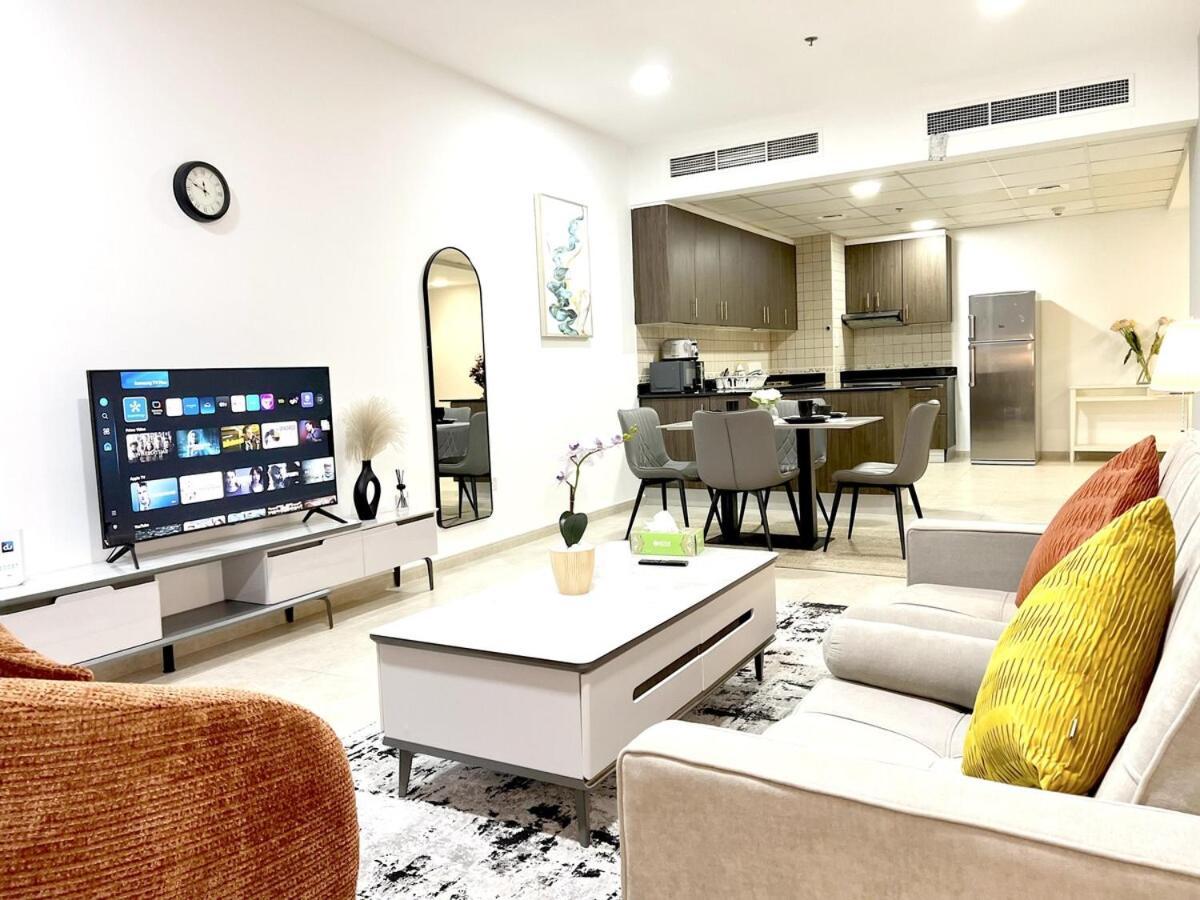 Sea View 1 Bedroom Flat, Luxury Amenities, Near & Tram With Free Parking In Marina * Dubaï