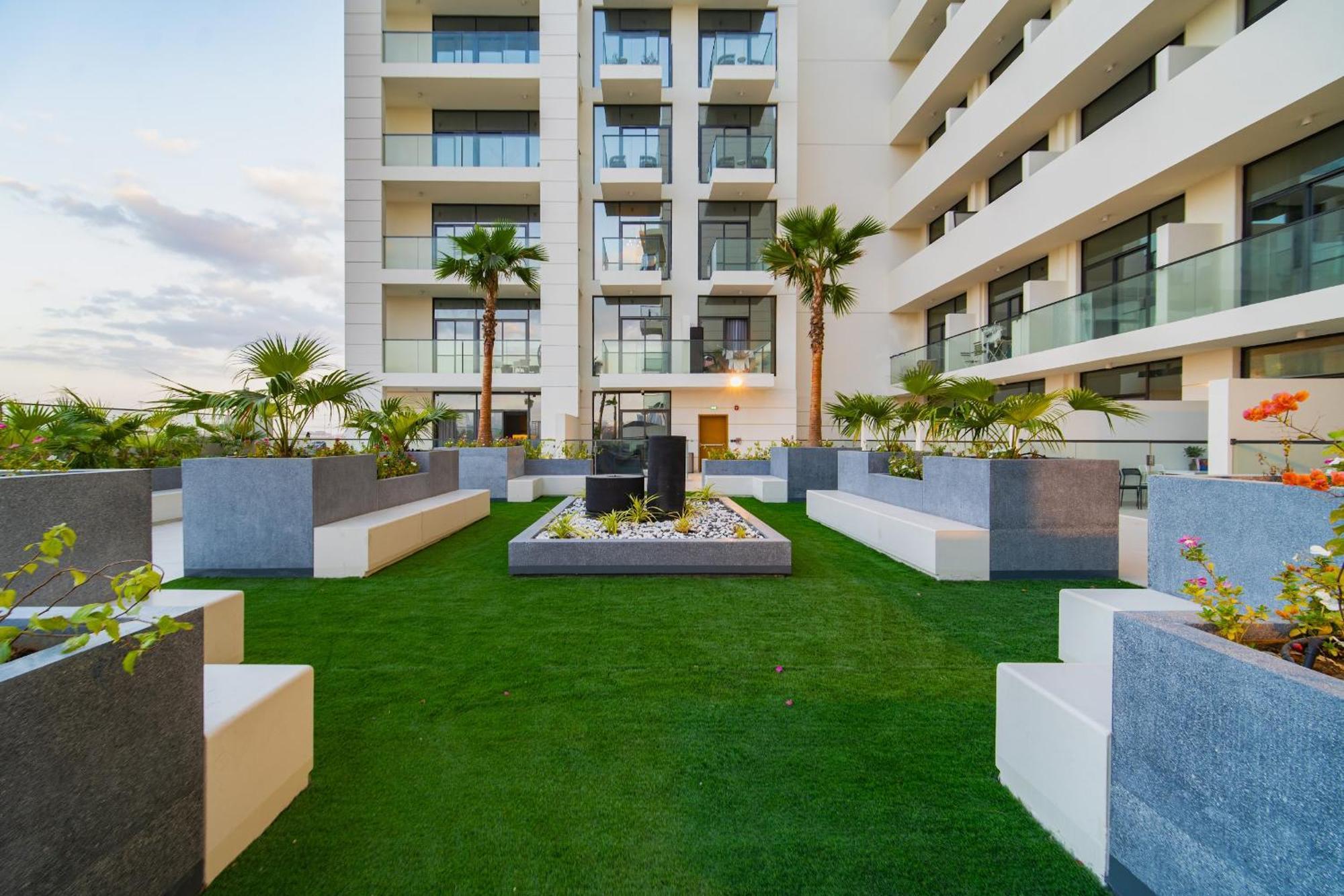 Sunny Studio, Pool, Views, Near Metro Apartamento
