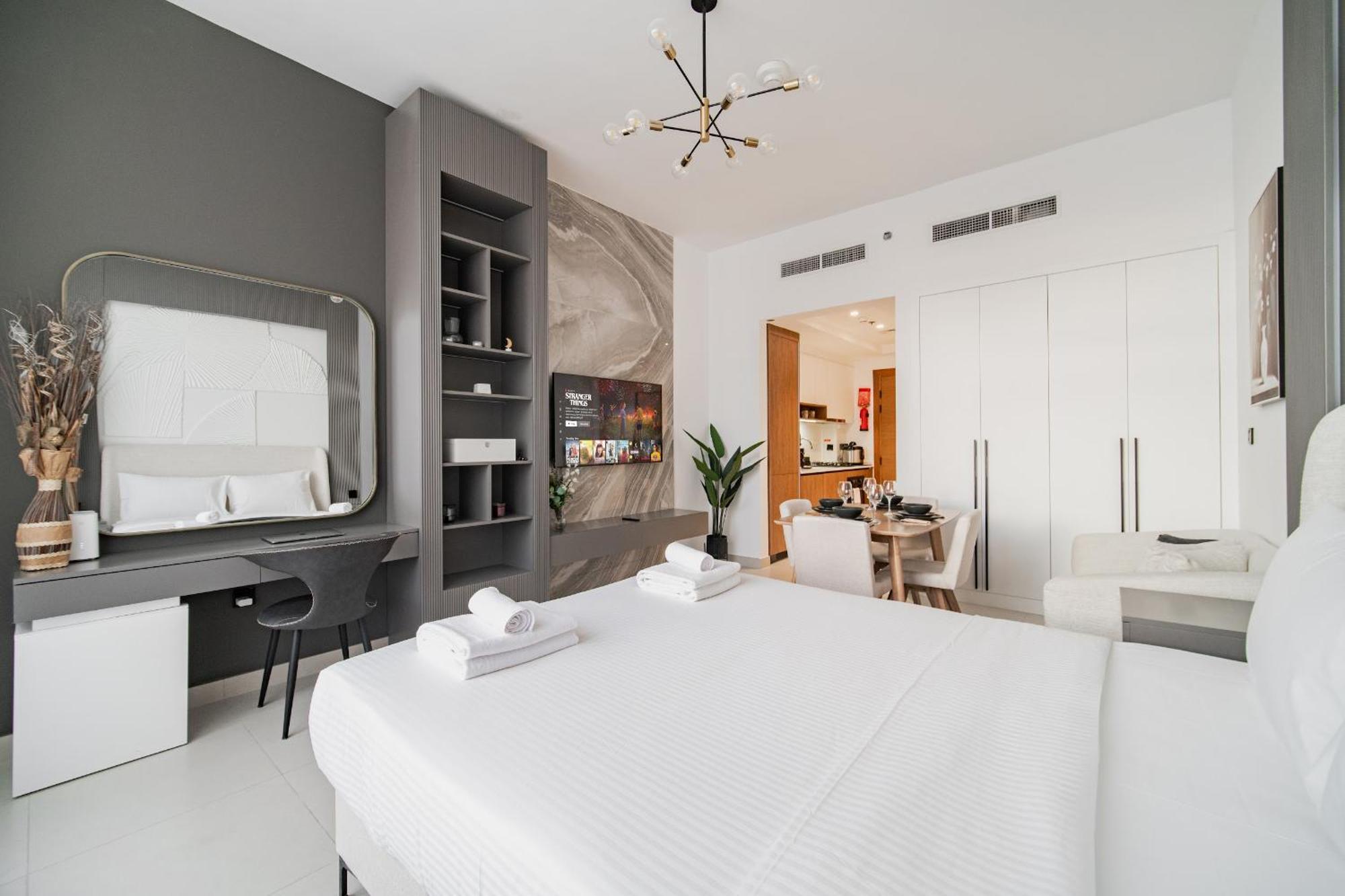 Apartamento Sunny Studio, Pool, Views, Near Metro
