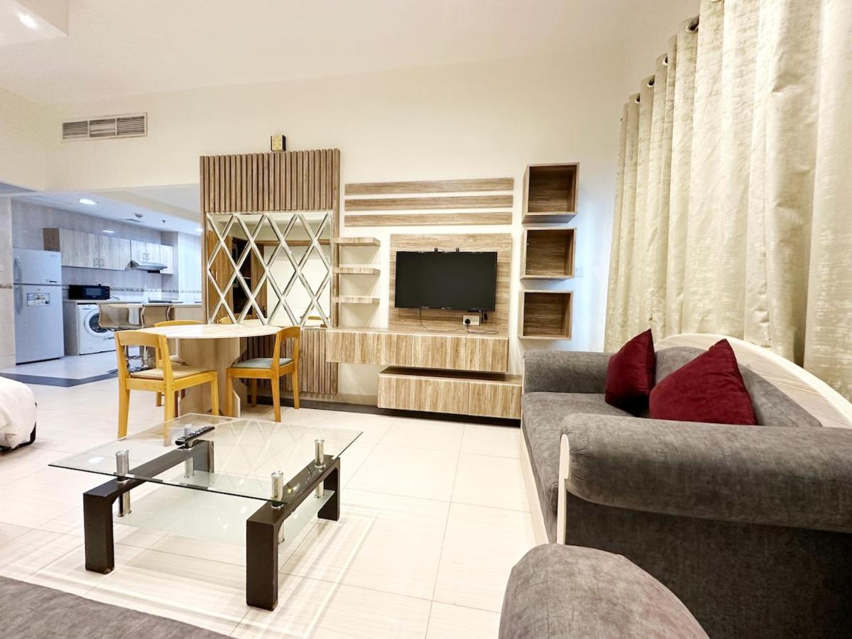 Appartement 1bedroom With Portable Bed In Living Area