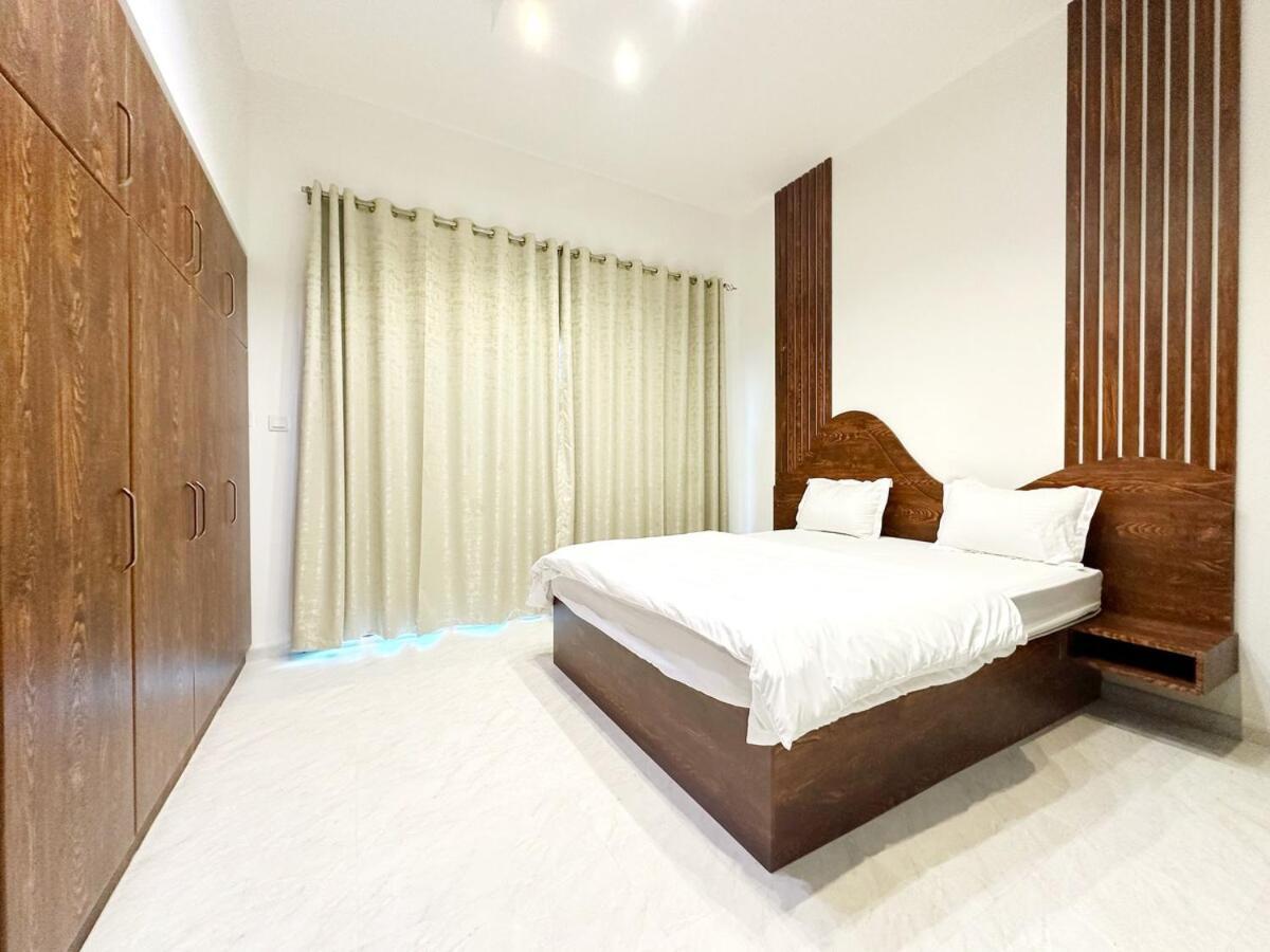 1bedroom With Portable Bed In Living Area Dubaï