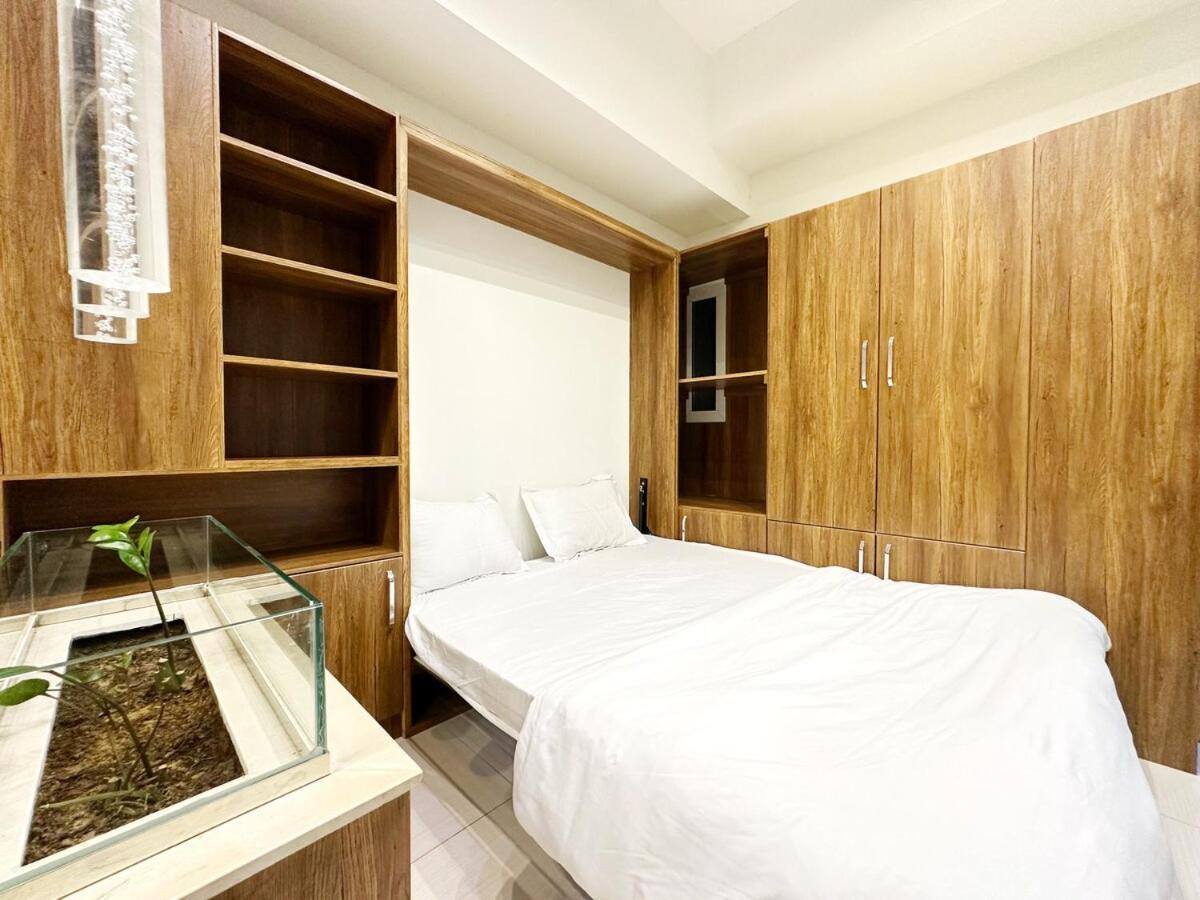 Appartement 1bedroom With Portable Bed In Living Area *