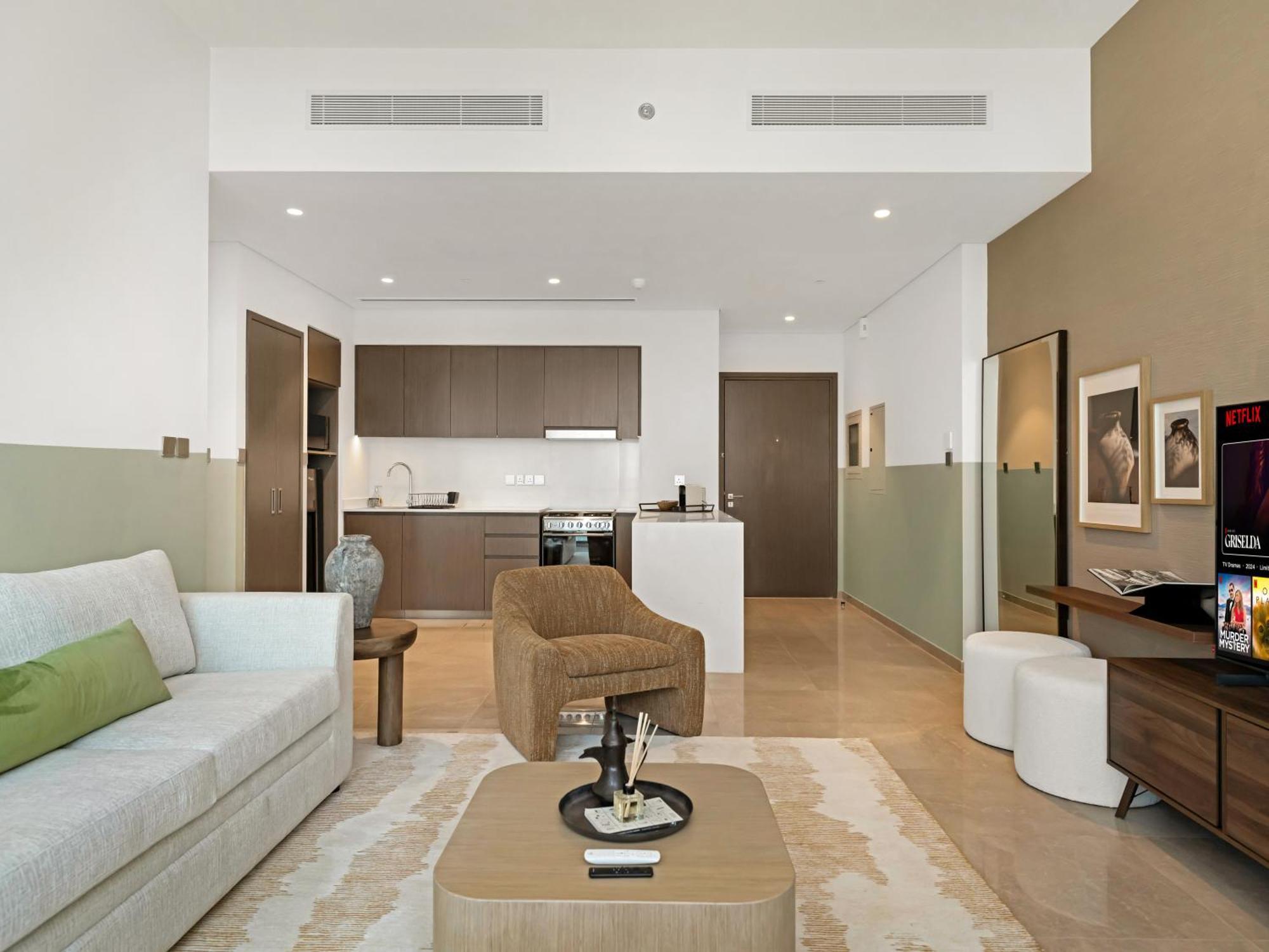 1 Bedroom High End Luxurios Building Next To Mall Apartment Dubai