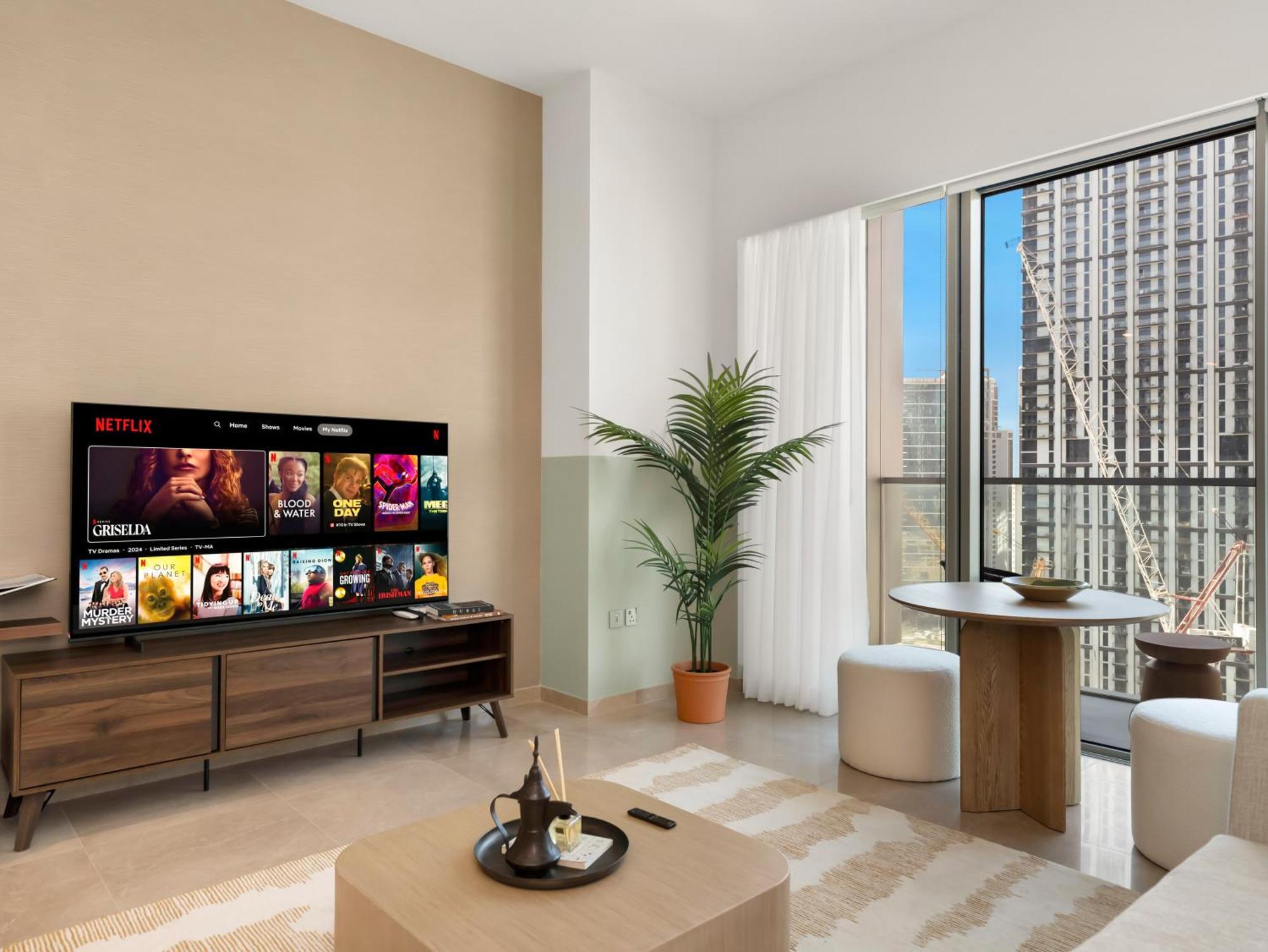 1 Bedroom High End Luxurios Building Next To Mall *