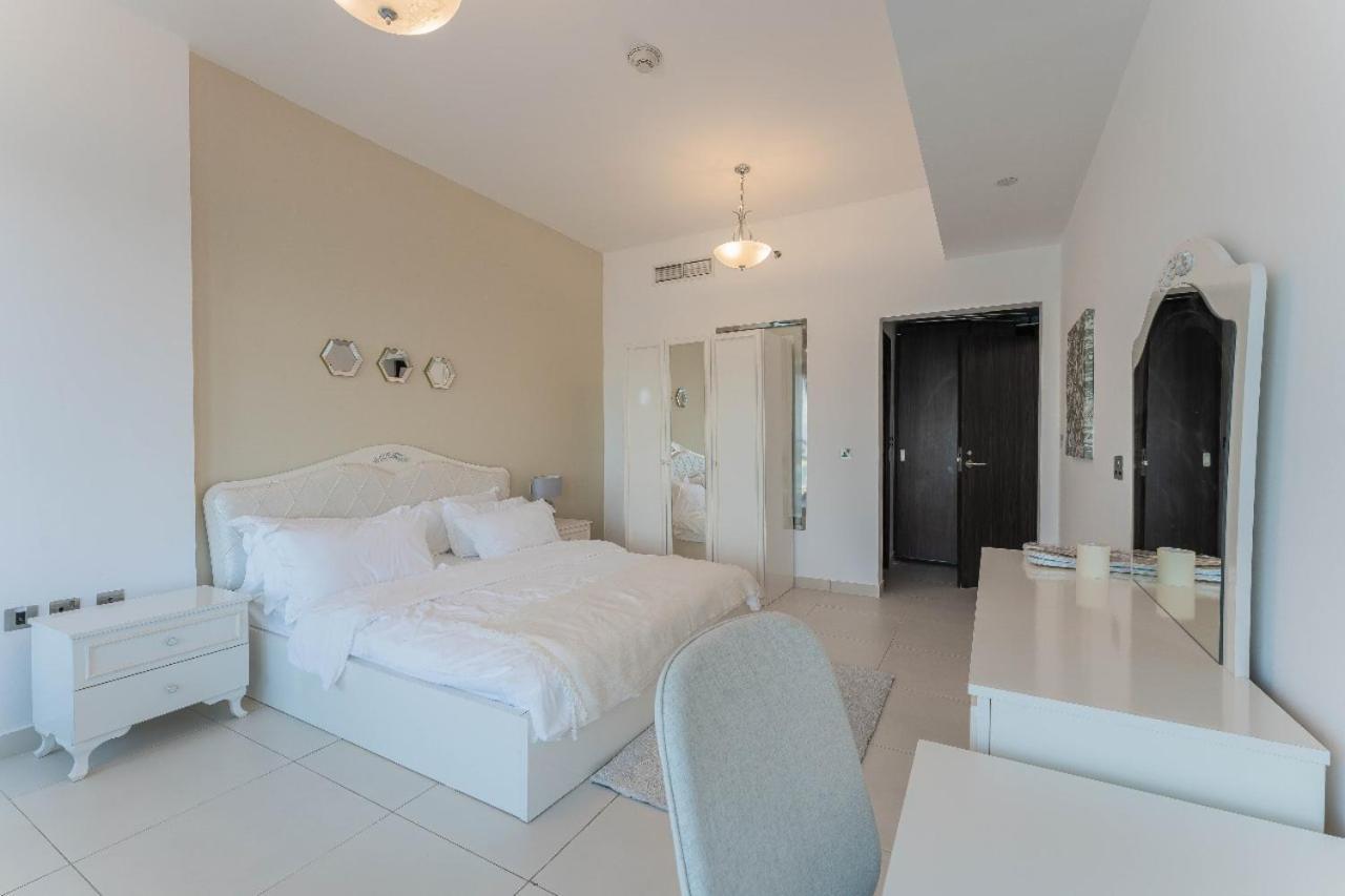 Holiday Apartment In Palm Jumeirah With Beach Access *
