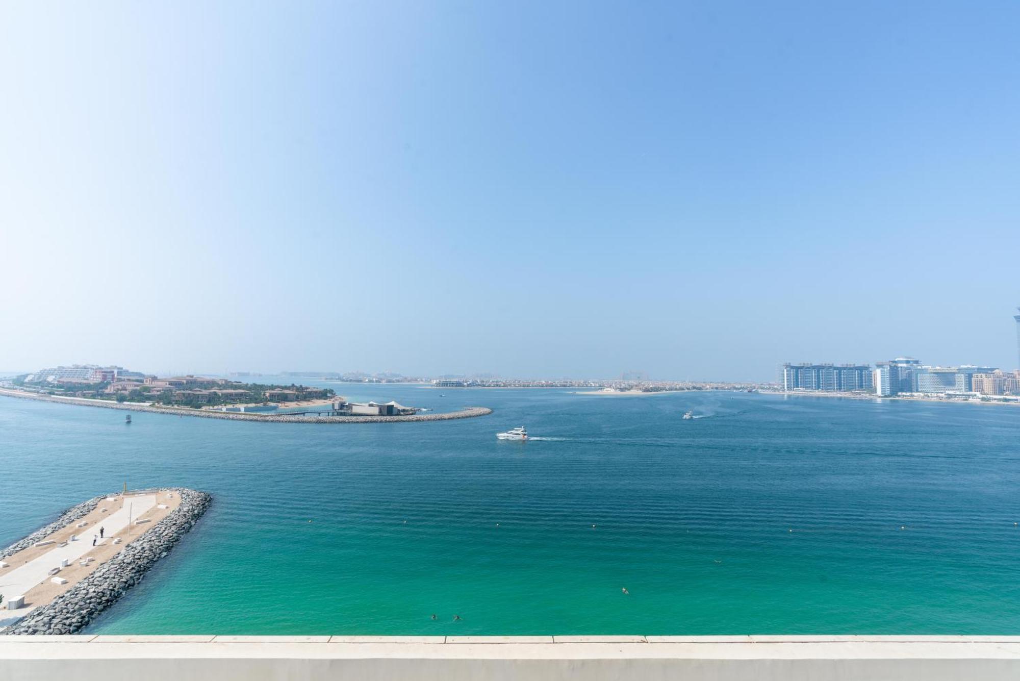 Vista 1 - Beachfront Stunning - Full Sea Views *
