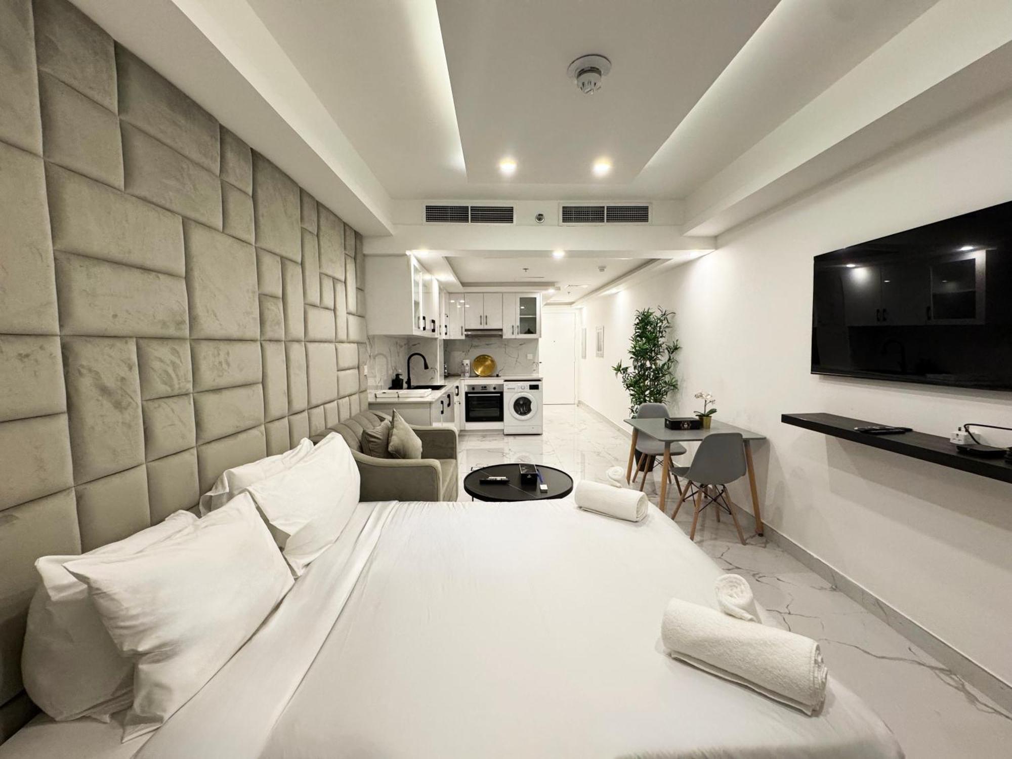 Modern & Stylish Retreat *