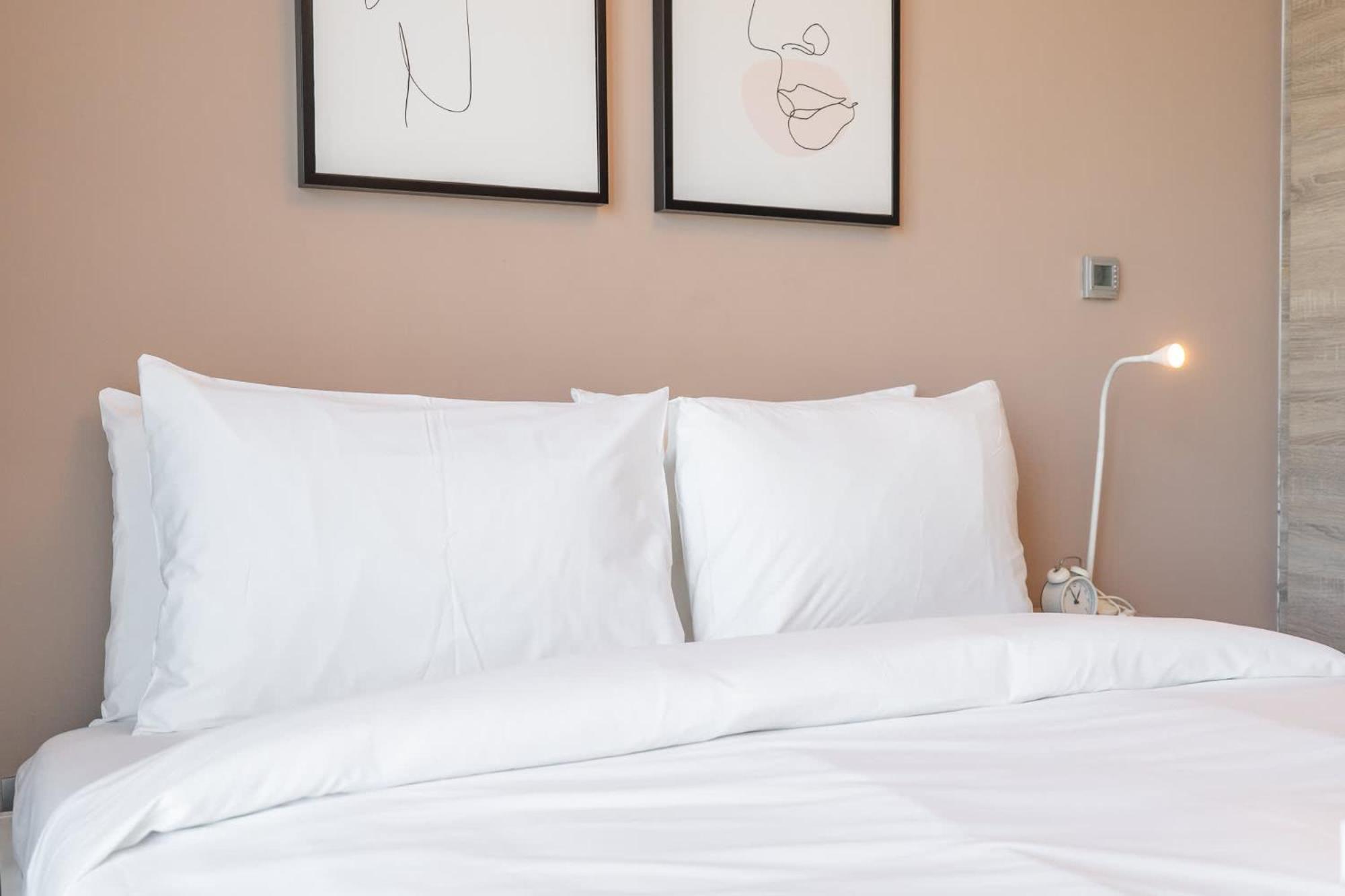 Modern 1-bed With Partial Sea & Marina View *