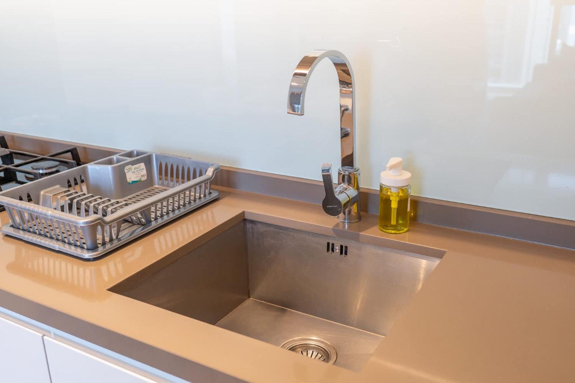 Modern 1-bed With Partial Sea & Marina View Dubaï