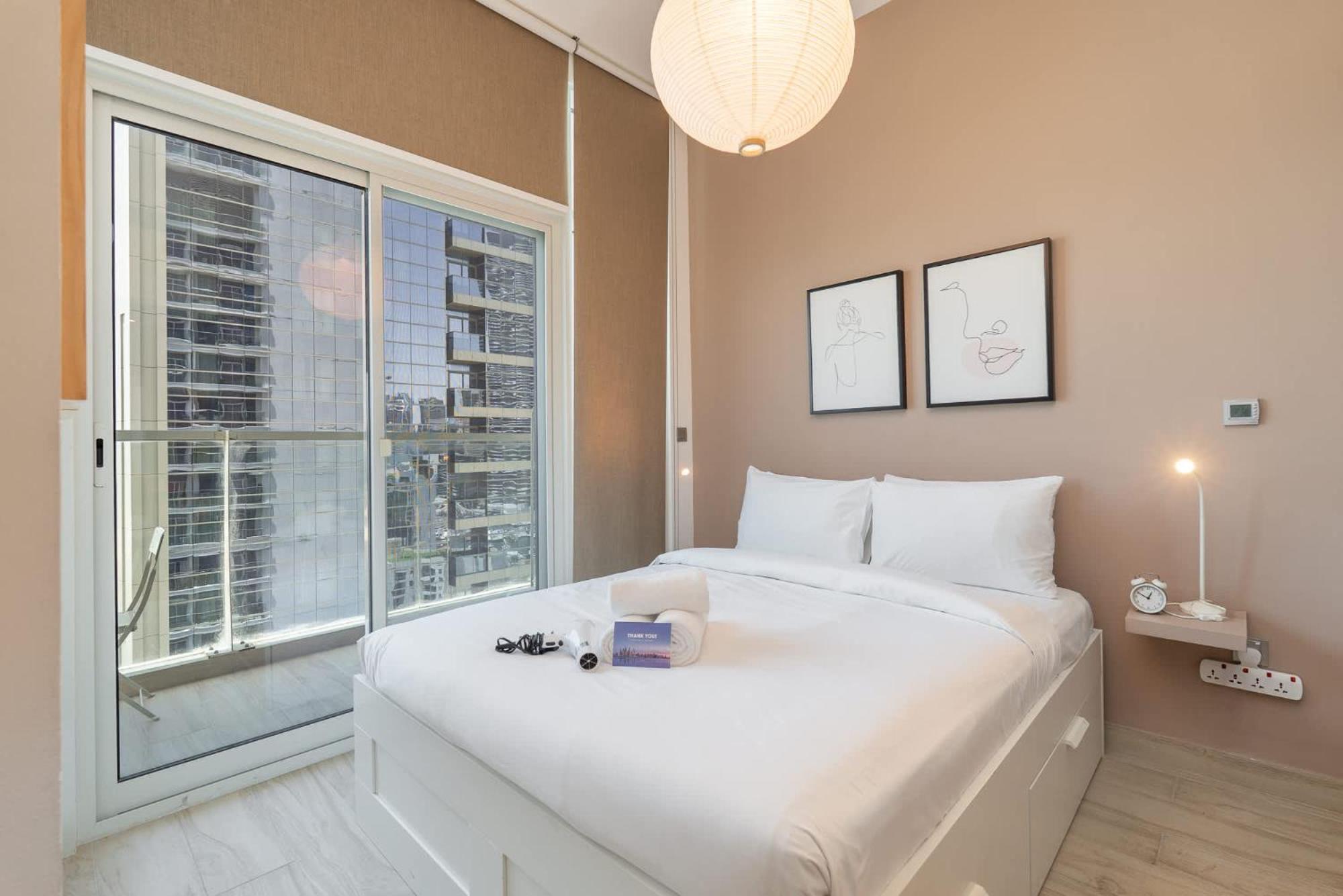 Appartement Modern 1-bed With Partial Sea & Marina View