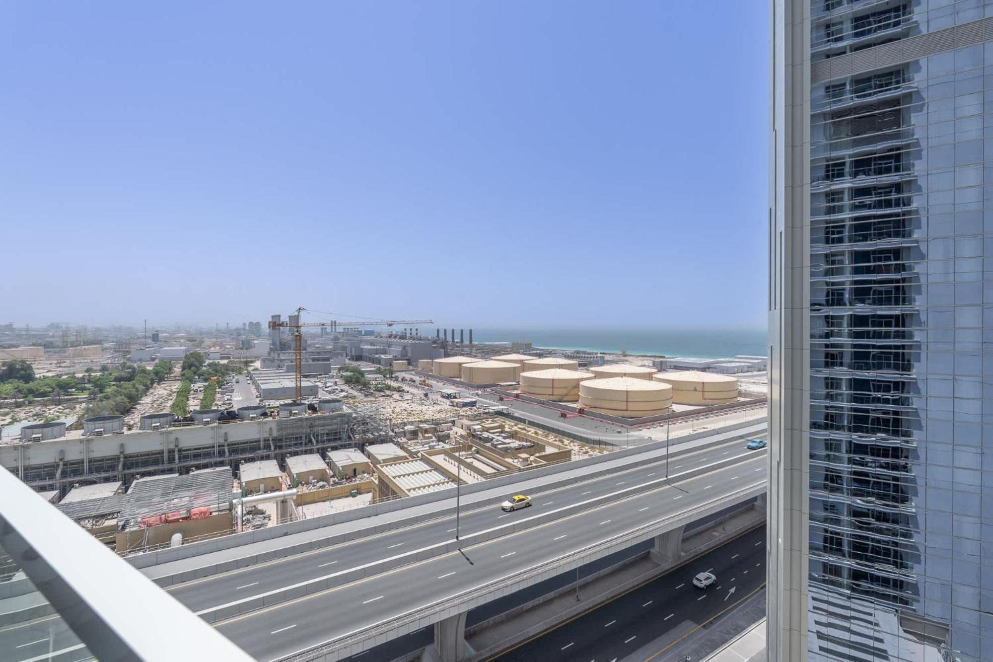 Appartement Modern 1-bed With Partial Sea & Marina View *