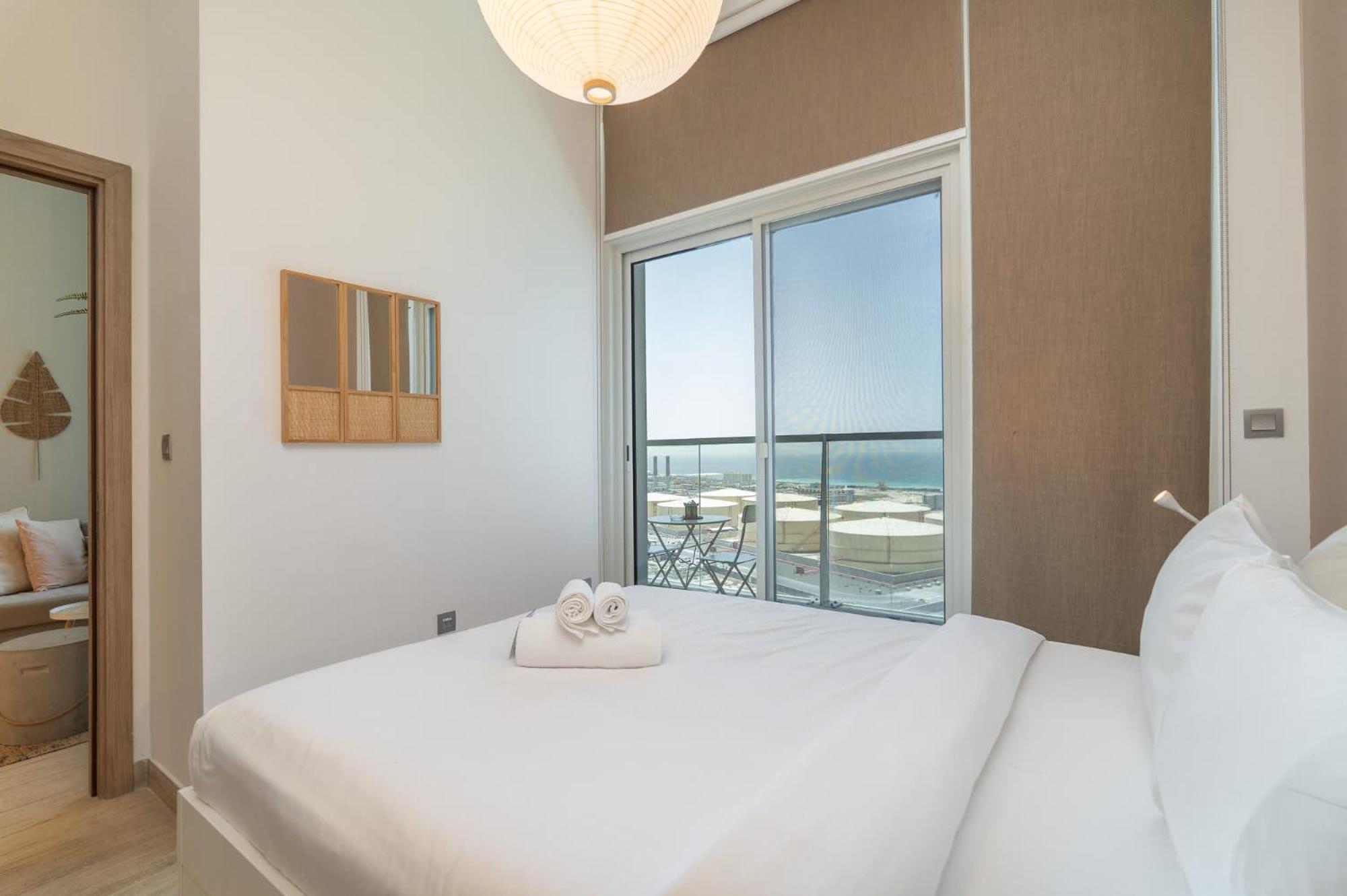 Appartement Modern 1-bed With Partial Sea & Marina View Dubaï