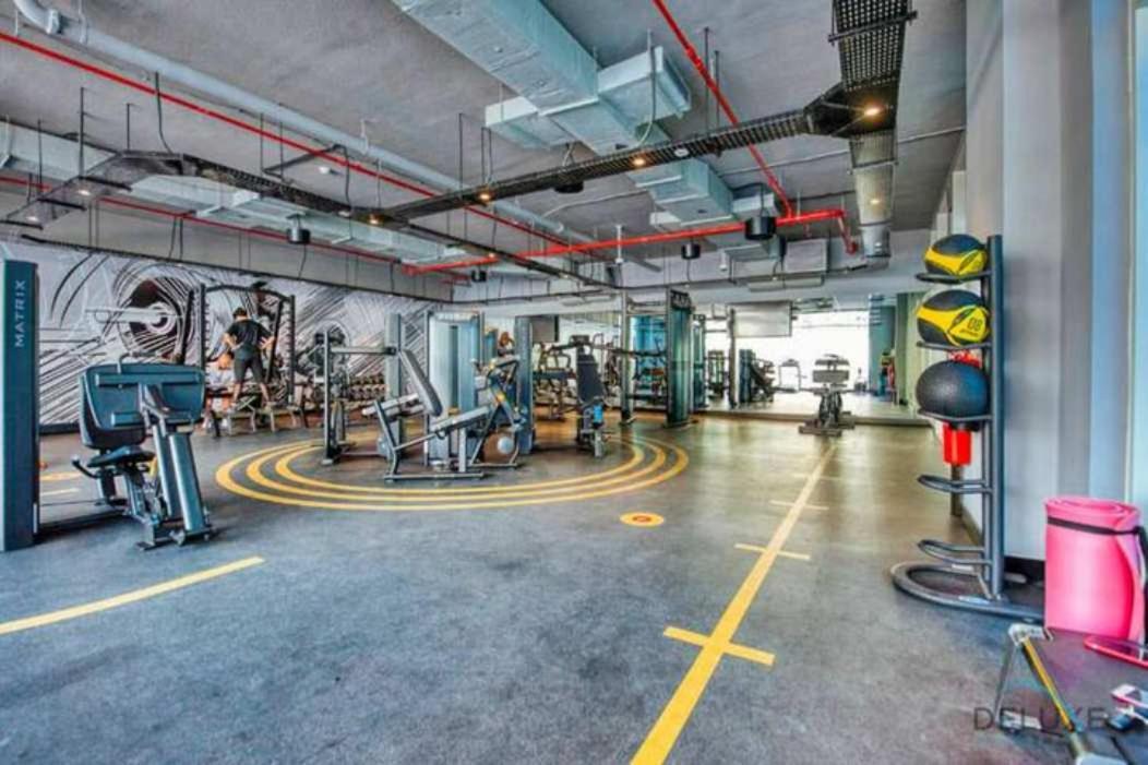 Modern 1-bed With Partial Sea & Marina View * Dubaï