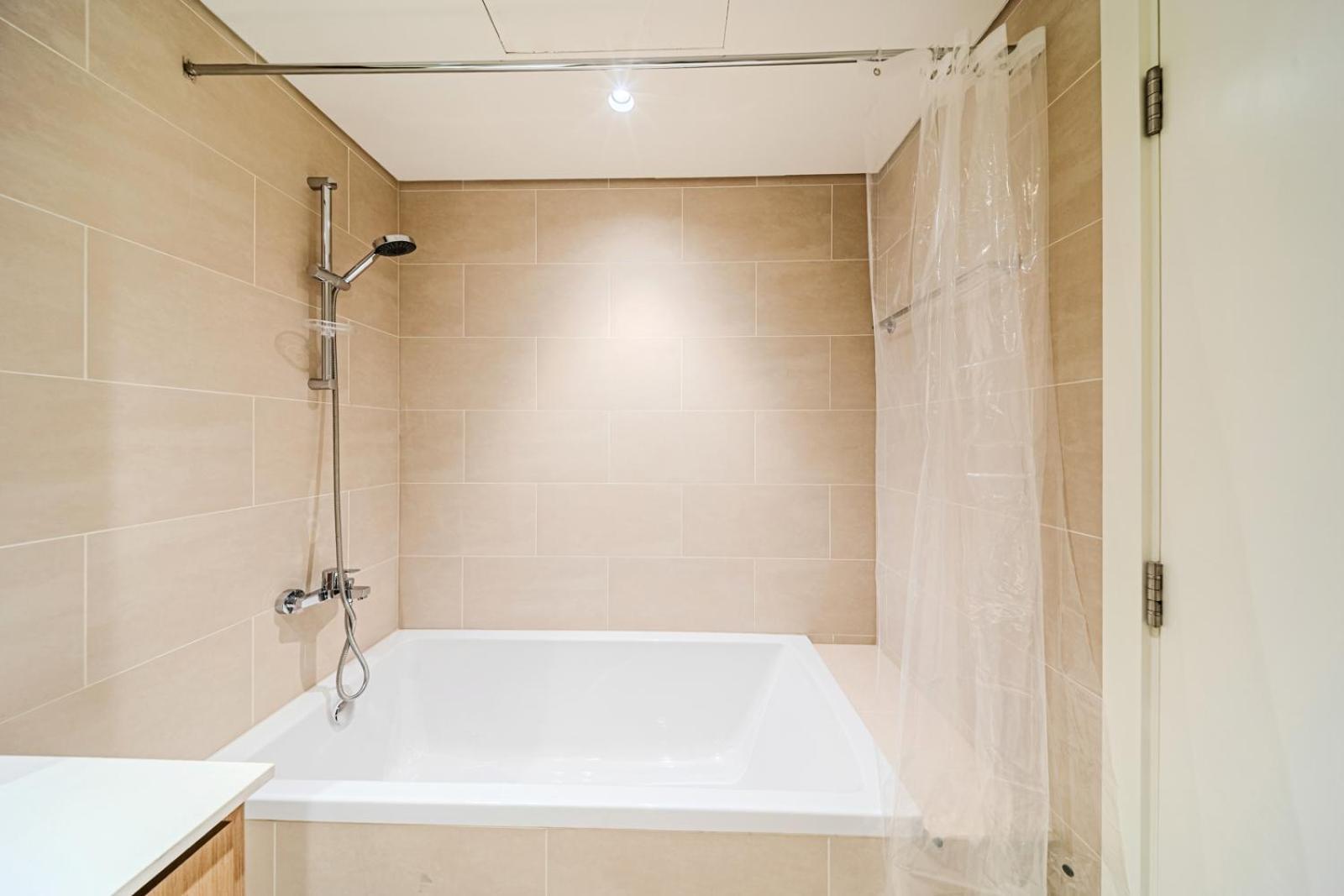 Modern 2 Bedroom At Orchid, Creek Dubaï