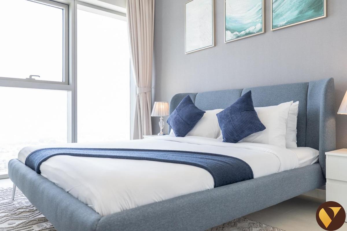 Downtown Views Ii - Vogue One Bedroom With Balcony, 32nd Floor Opposite Mall Skybridge Dubai