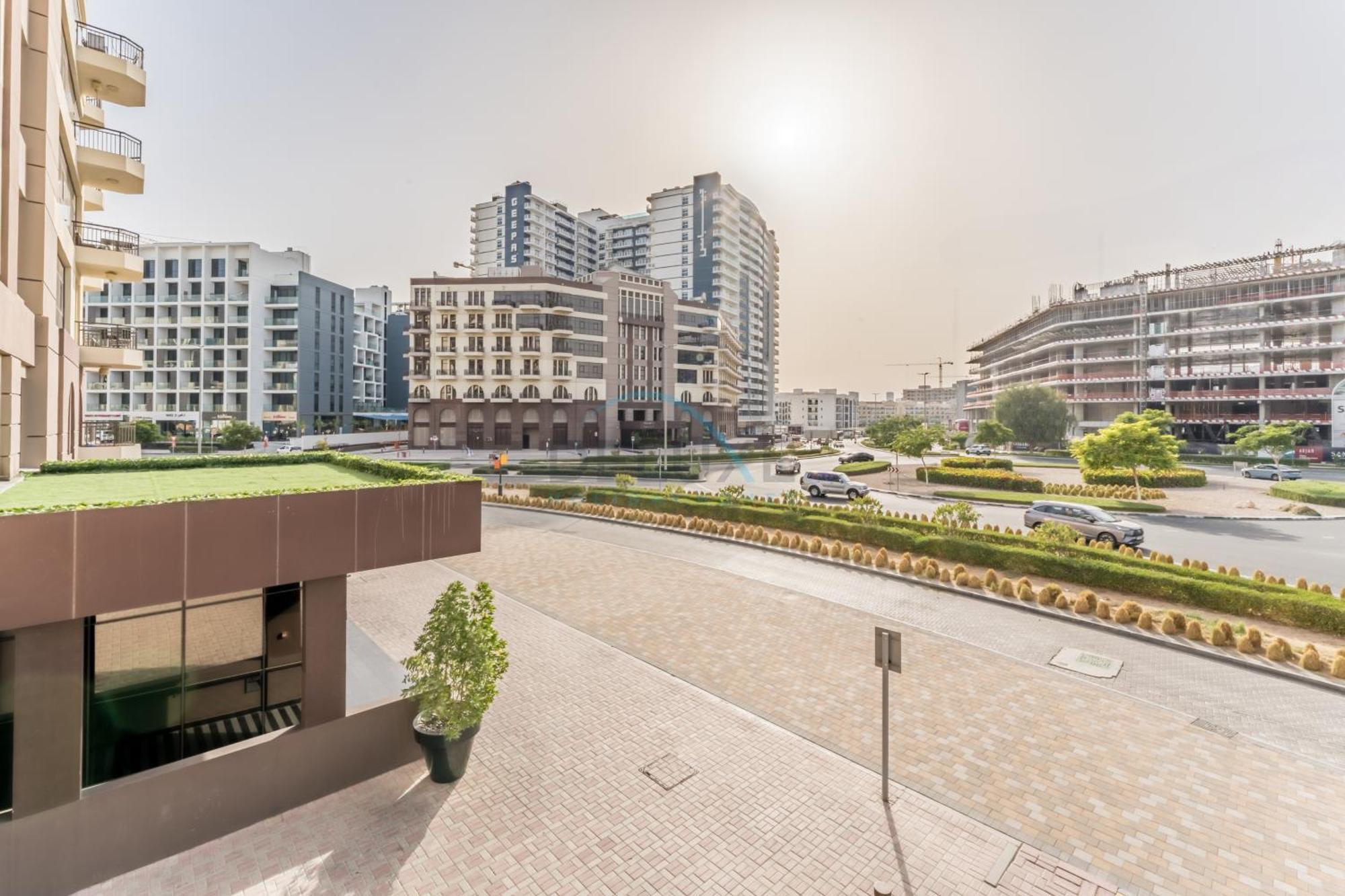 With Balcony & View, Walk To Miracle Garden, Short Drive To Moe, Lincoln Park B, Arjan By Deluxe Homes Appartement *