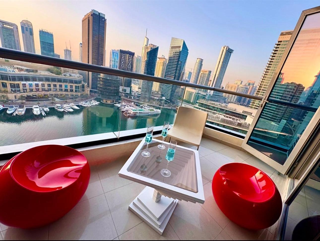 Intercontinental Marina Full Marina View With Balcony, Marina Mall, Large 1 Bedroom Apartment, Kitchen, 2 Toilets, 1 Parking, Swimming Pool And Gym Free Access, Paid Breakfast Dubaï