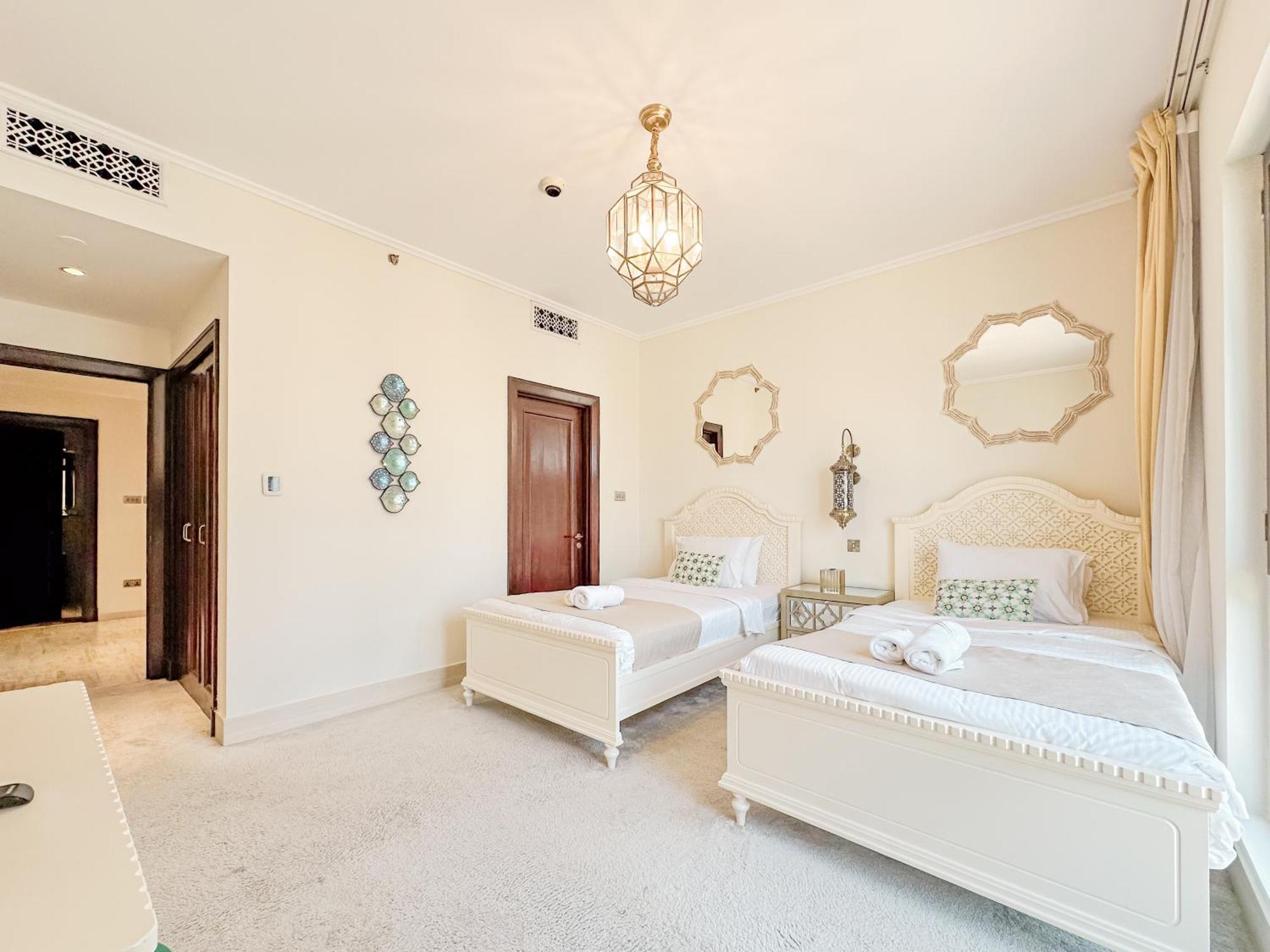 Royal Escape In Old Town With Burj Views By Sbh