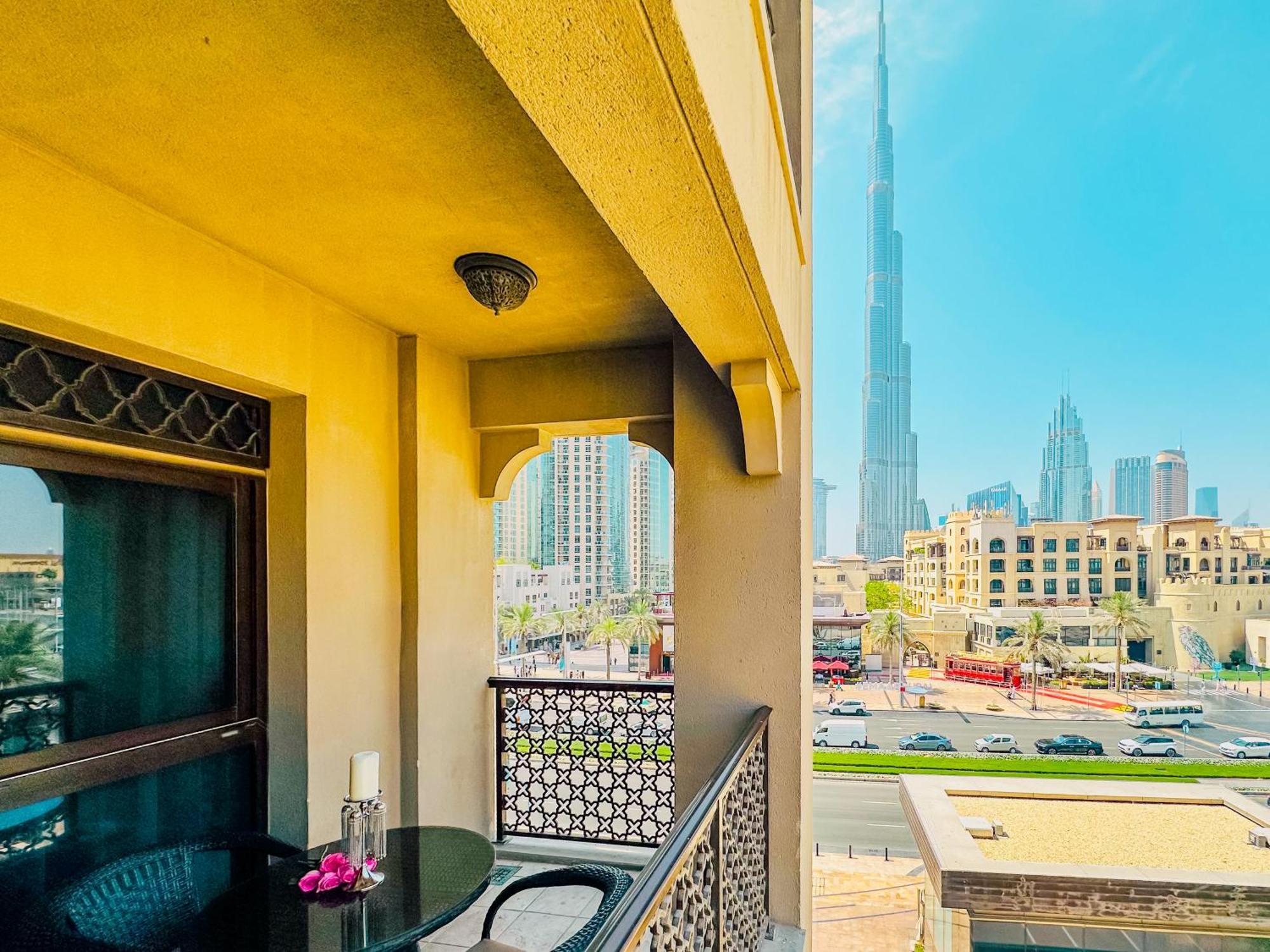 Apartment Royal Living Burj Views In Iconic Old Town By Sbh