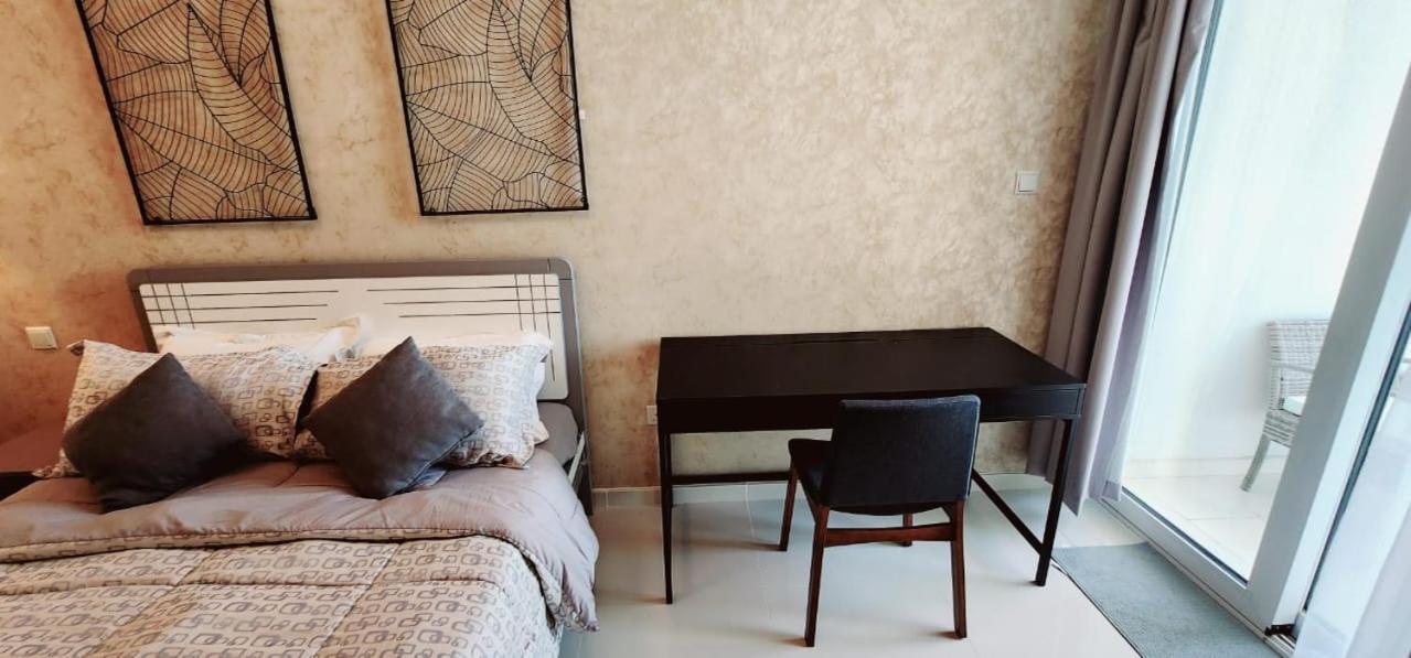Sky-high Comfort, 1br In Carson Tower, Damac Hills Appartement